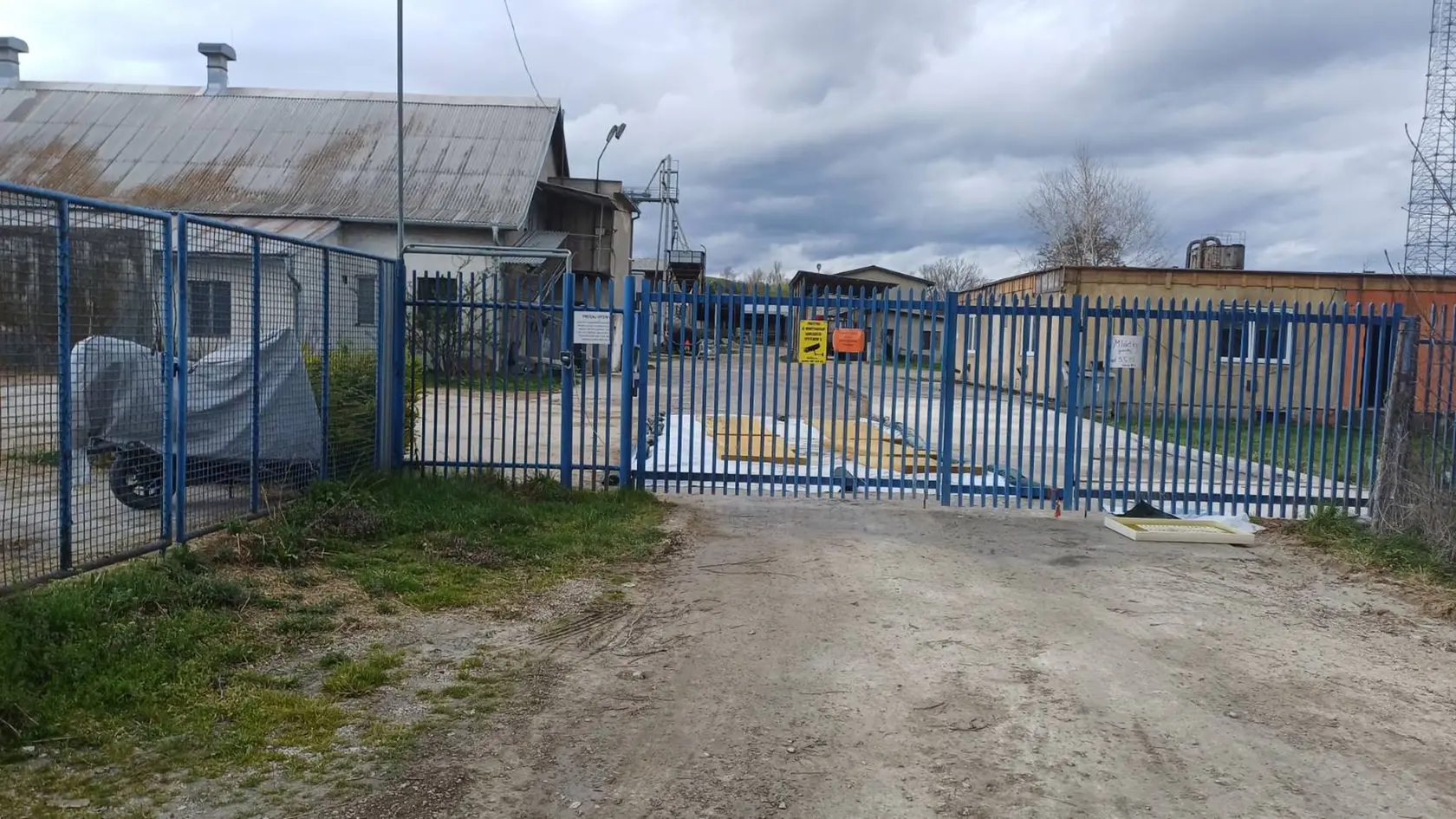 Do farmy pri Žiline treba stále prejsť cez dezinfekčný brod.