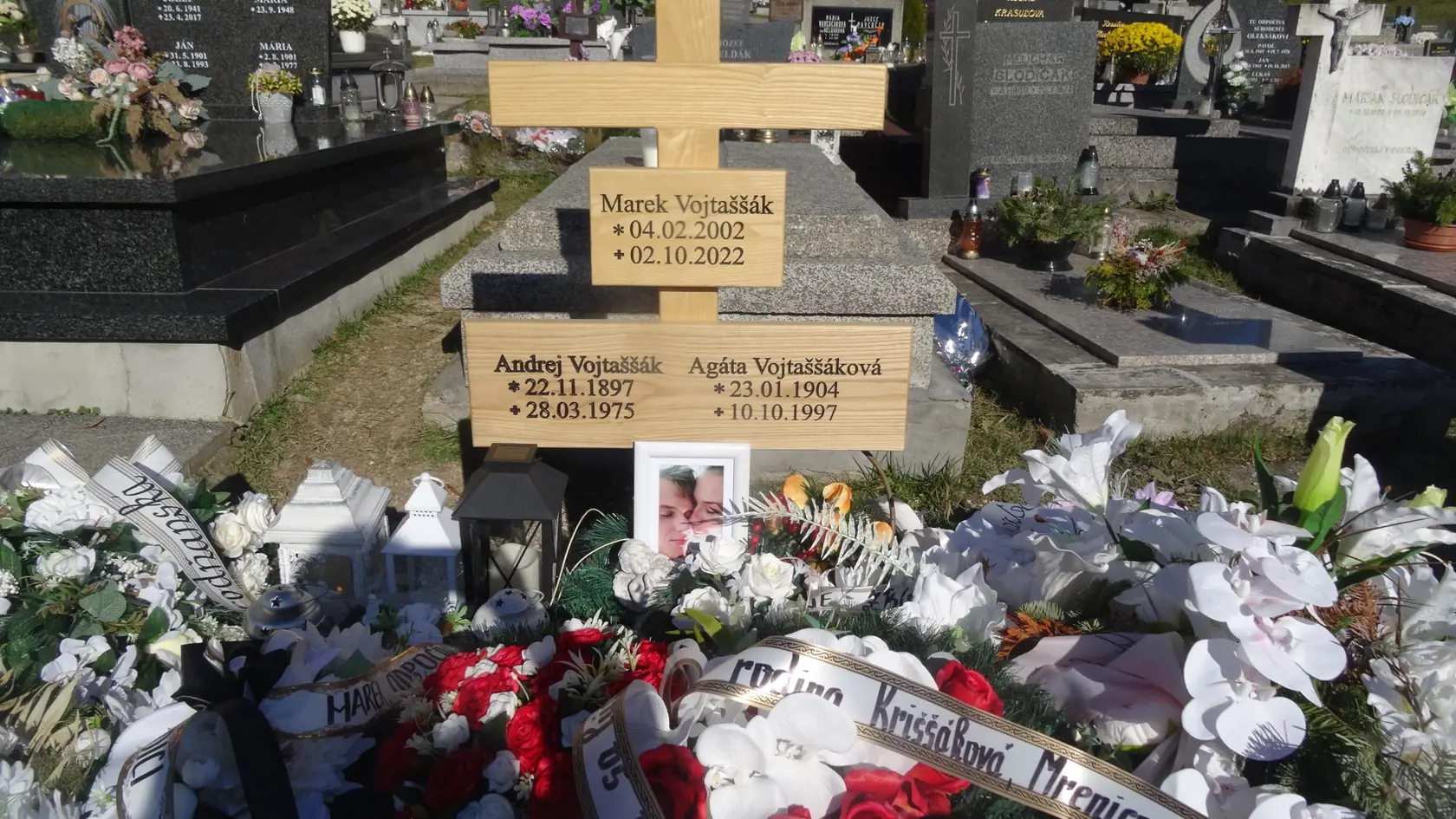 Broňa a Marek boli vnímaní ako mladí ľudia, ktorým bolo súdené byť spolu navždy. Už sú, ale nie tak ako si to pôvodne naplánovali.