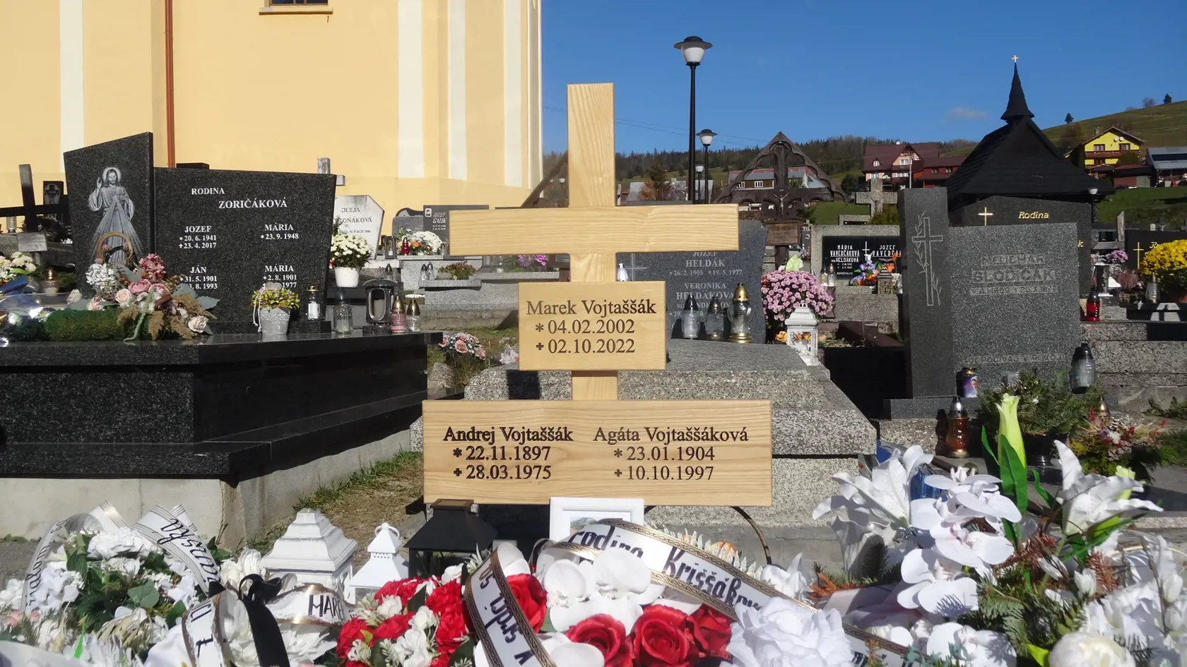Bolesť rodičov z náhlej smrti syna je obrovská.