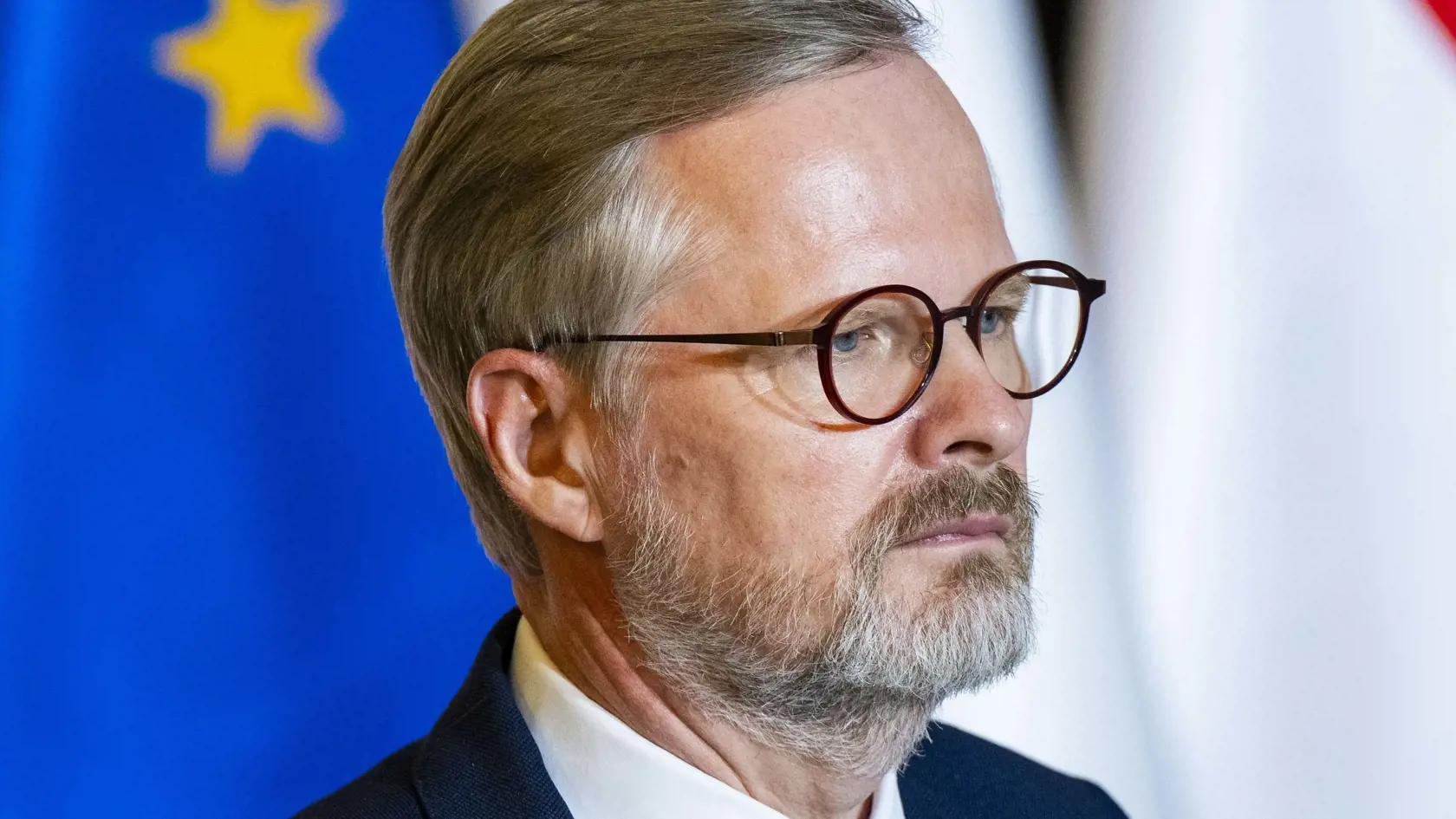České koaličné strany sa na štvrtkovej schôdzke o bezpečnosti ČR, ktorú zvolal premiér Petr Fiala, zhodli s opozičnými Pirátmi na nutnosti silnej českej armády či potrebe dočasne rozvoľniť pravidlá rozpočtovej zodpovednosti, aby sa výdavky na obranu mohli postupne zvyšovať. Uviedli to po skončení rokovania, na ktoré nedorazili opozičné hnutia ANO a SPD.