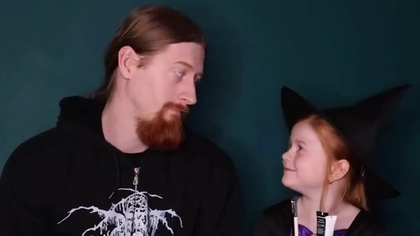 Videá podarenej dvojice fanúšikov bavia i dojímajú.