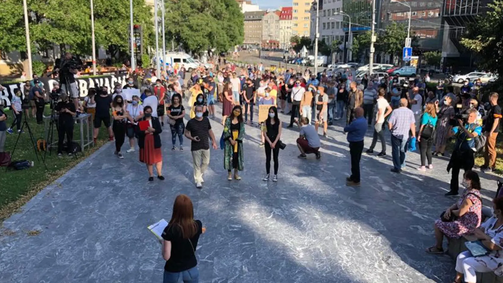 Zhromaždenia Za odpochodovanie plagiátorov z politiky sa napokon nezúčastnilo veľa ľudí. Organizátori napriek tomu akciu začali.