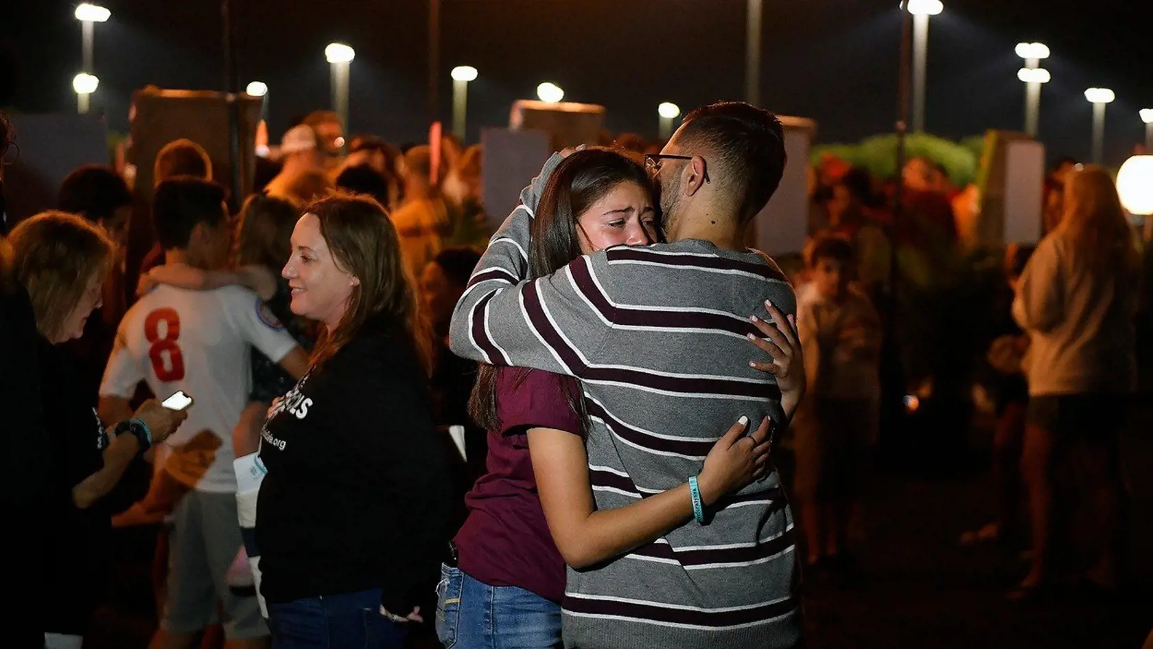 Počas streľby v škole na Floride zahynulo vo februári 2018 sedemnásť ľudí. Strelcom bol študent Nikolas Cruz.