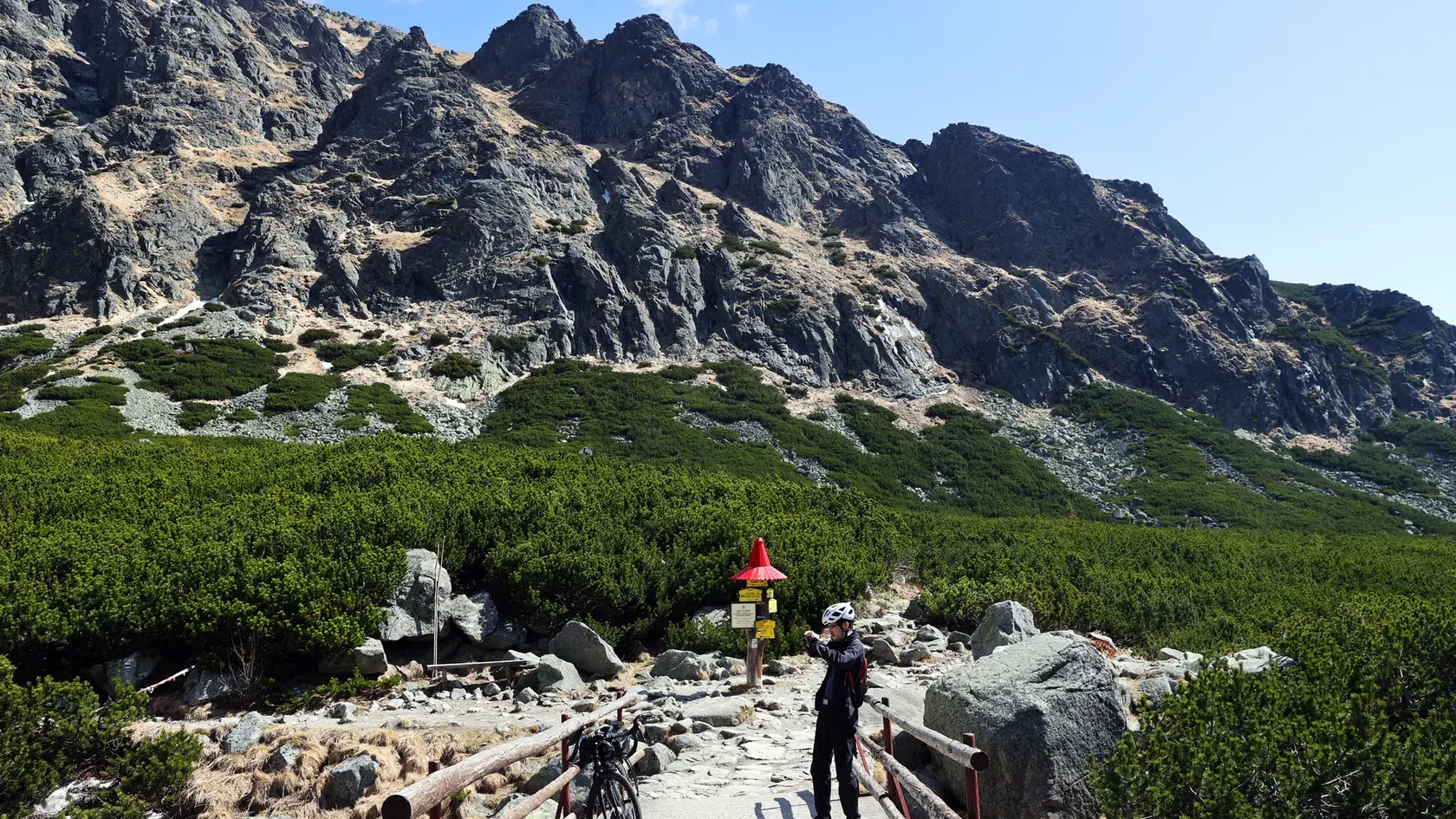 Vysoké Tatry neďaleko horského  hotela Sliezsky dom pri Velickom plese.