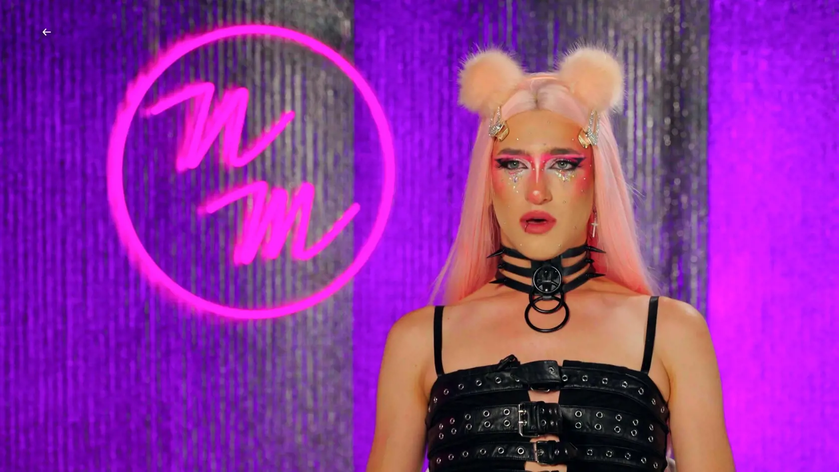 Parochne a výrazný mejkap sú pre Slaytiiinu neodmysliteľnousúčasťou každodenného outfitu.