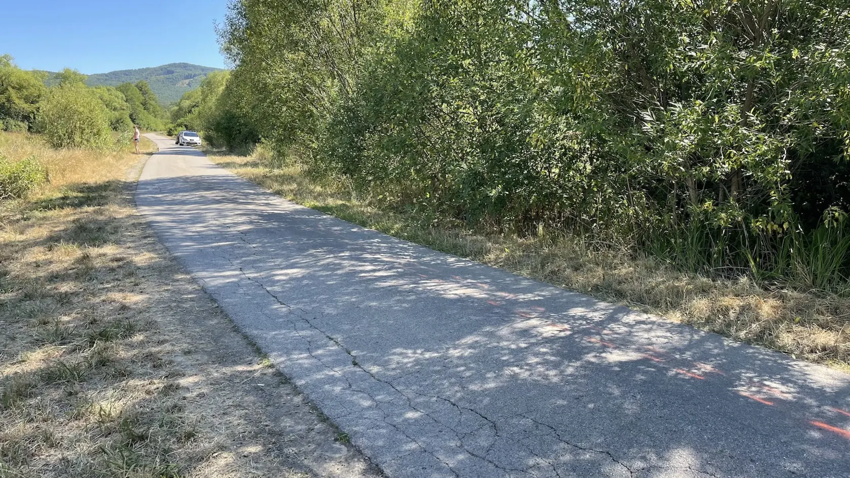 Tragická nehoda, ku ktorej došlo v pondelok večer pri Zvolene, má stále množstvo otáznikov. Zrážku s terénnym vozidlom neprežili dvaja hasiči, ktorí si počas voľna vyšli na cyklistický výlet.