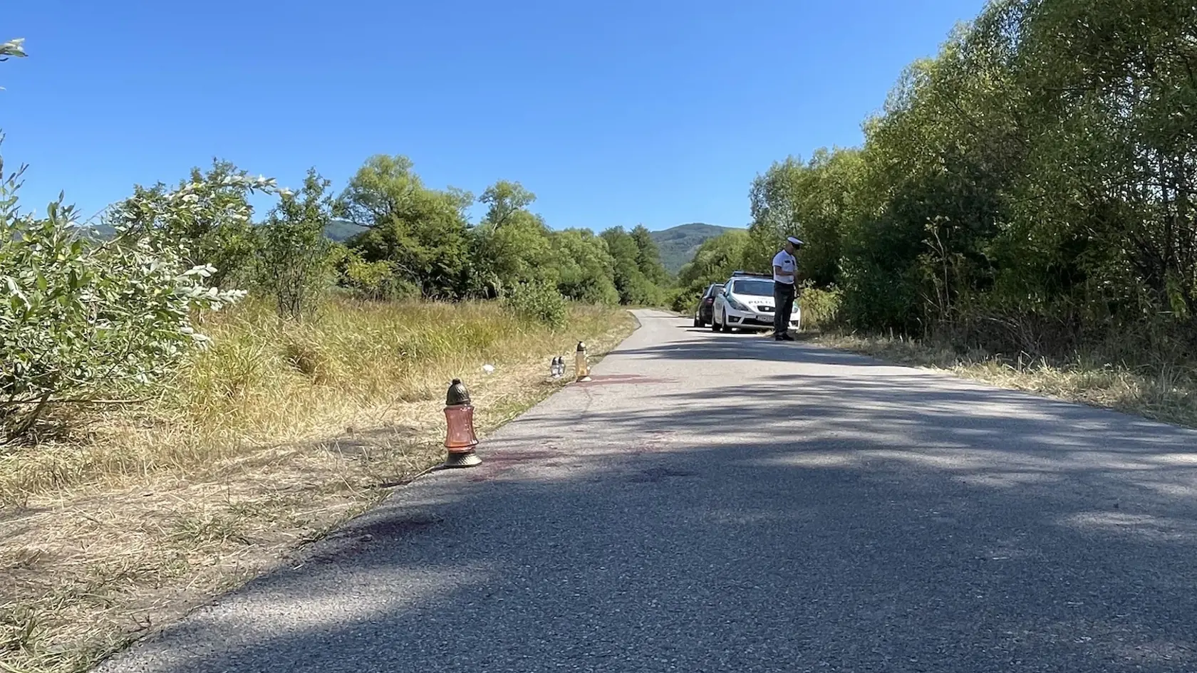 Tragická nehoda, ku ktorej došlo v pondelok večer pri Zvolene, má stále množstvo otáznikov. Zrážku s terénnym vozidlom neprežili dvaja hasiči, ktorí si počas voľna vyšli na cyklistický výlet.