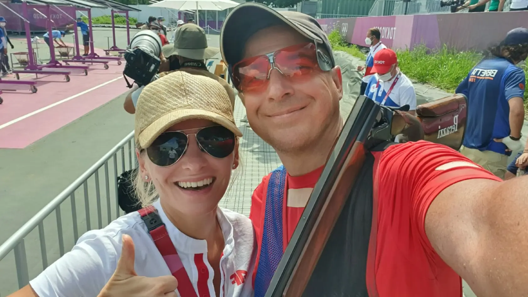 Strelec Erik Varga so svojou manželkou Patríciou, ktorú má aj vo svojom tíme.