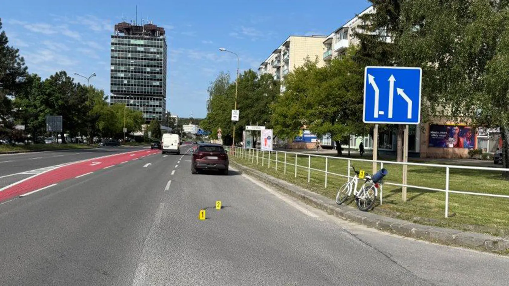 Cyklistka po zrážke s autom v Považskej Bystrici skončila v nemocnici.