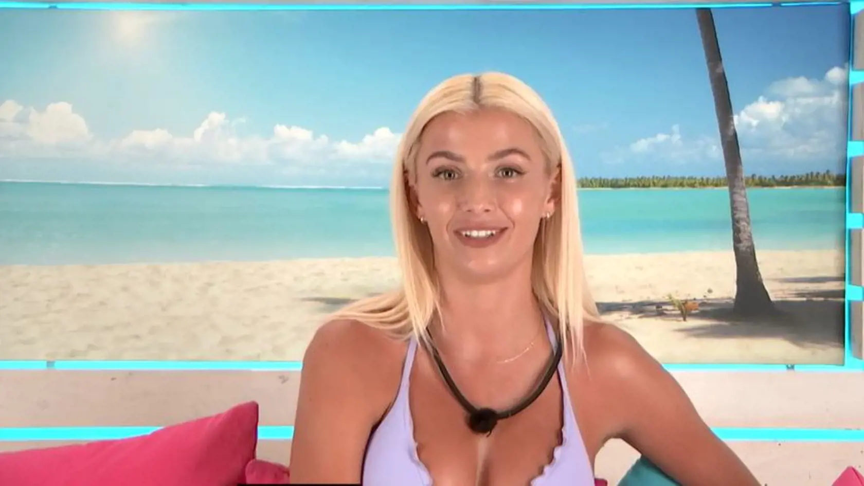 Laura z Love Island bez mejkapu.