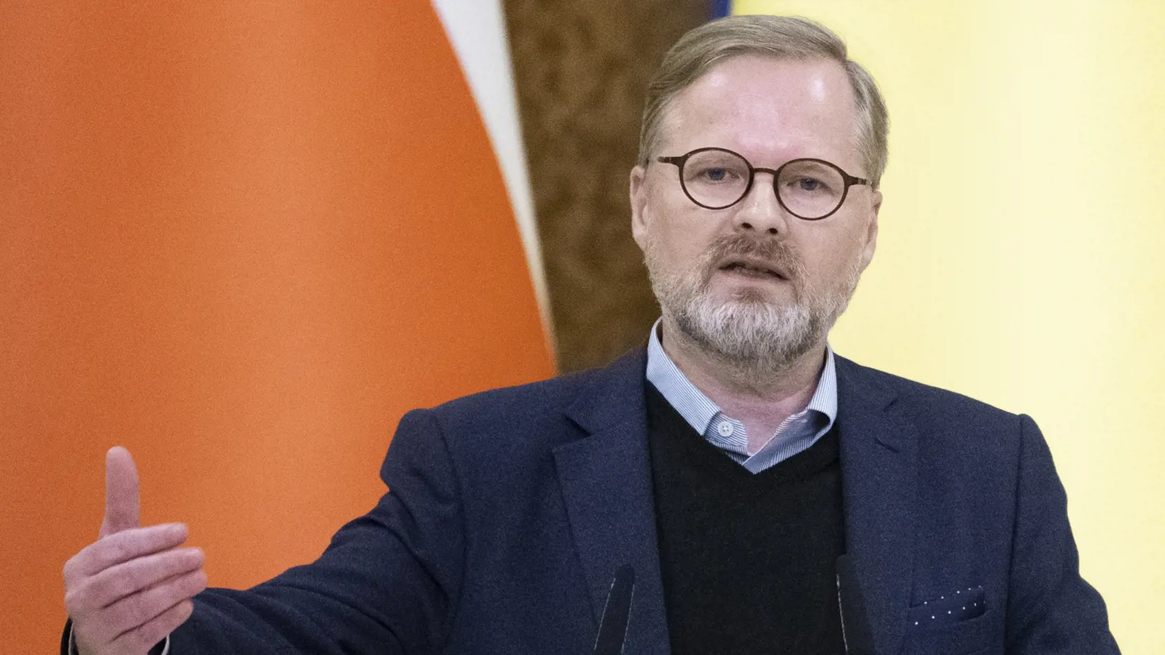 WA 32 Kyjev - Na snímke český premiér Petr Fiala gestikuluje počas spoločnej tlačovej konferencie s ukrajinským prezidentom Vol,odymyrom Zelenským v Kyjeve v pondelok 31. októbra 2022. FOTO TASR/AP

Czech Republic's Prime Minister Petr Fiala speaks during a joint news conference with Ukrainian President Volodymyr Zelenskyy in Kyiv, Ukraine, Monday, Oct. 31, 2022. (AP Photo/Andrew Kravchenko)