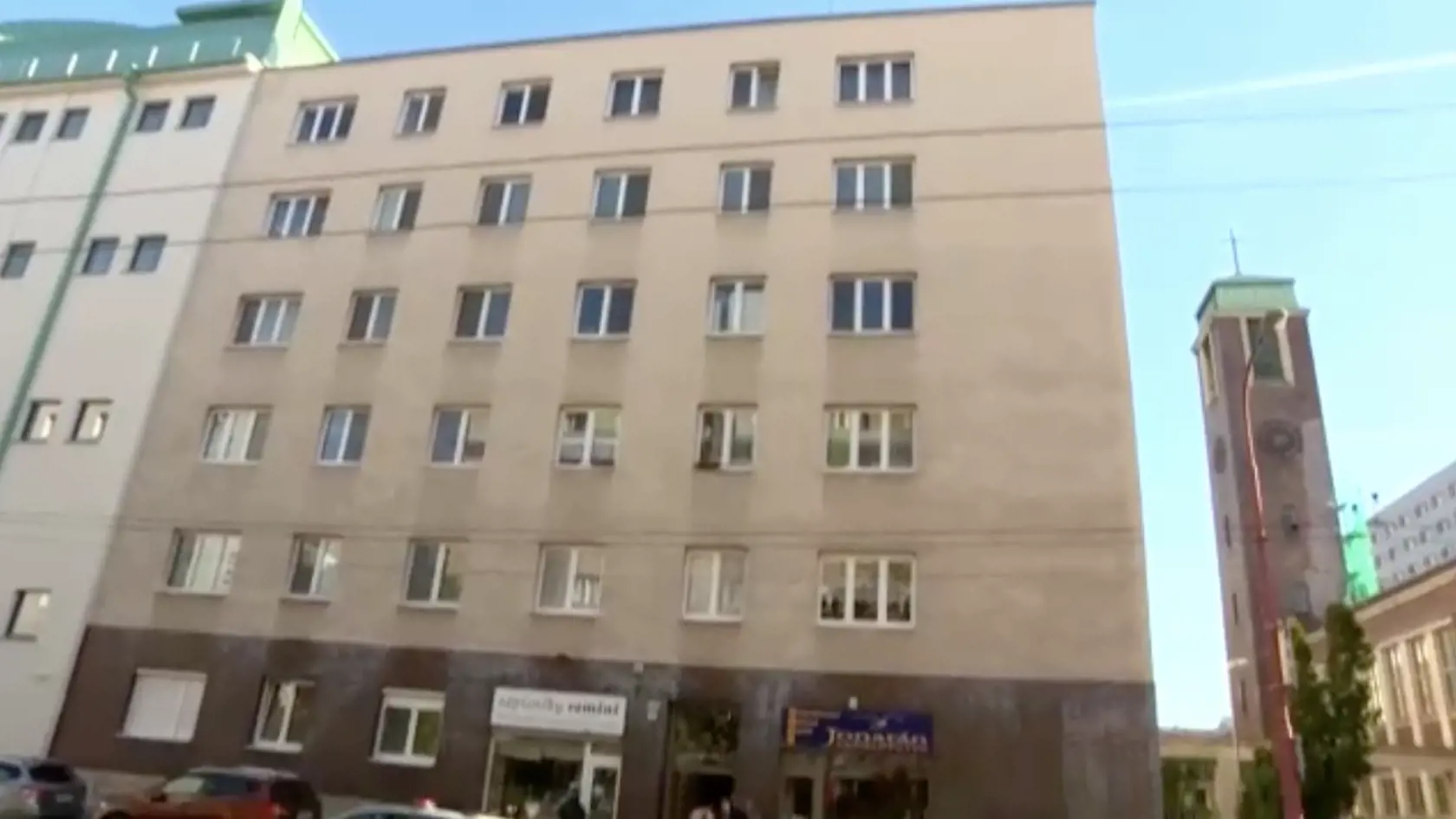 Matku s dieťaťom vyslobodzovali z výťahu hasiči.