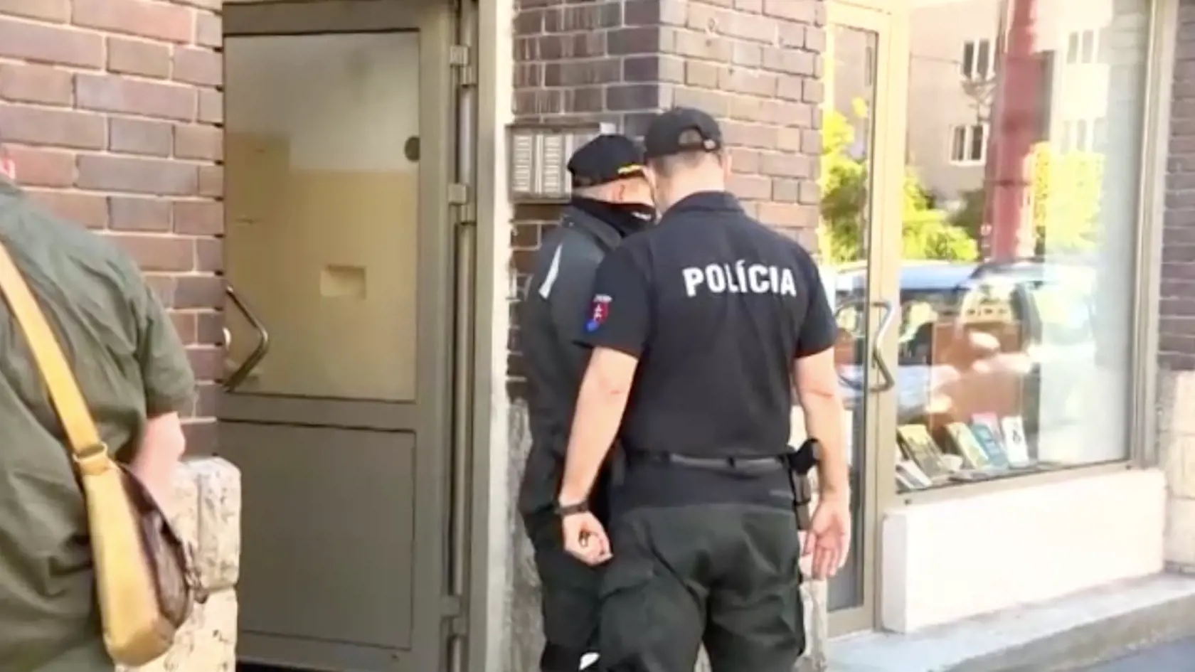 Po zaseknutí sa výťahu obytného domu na Legionárskej ulici v Bratislave zomrelo dieťa.