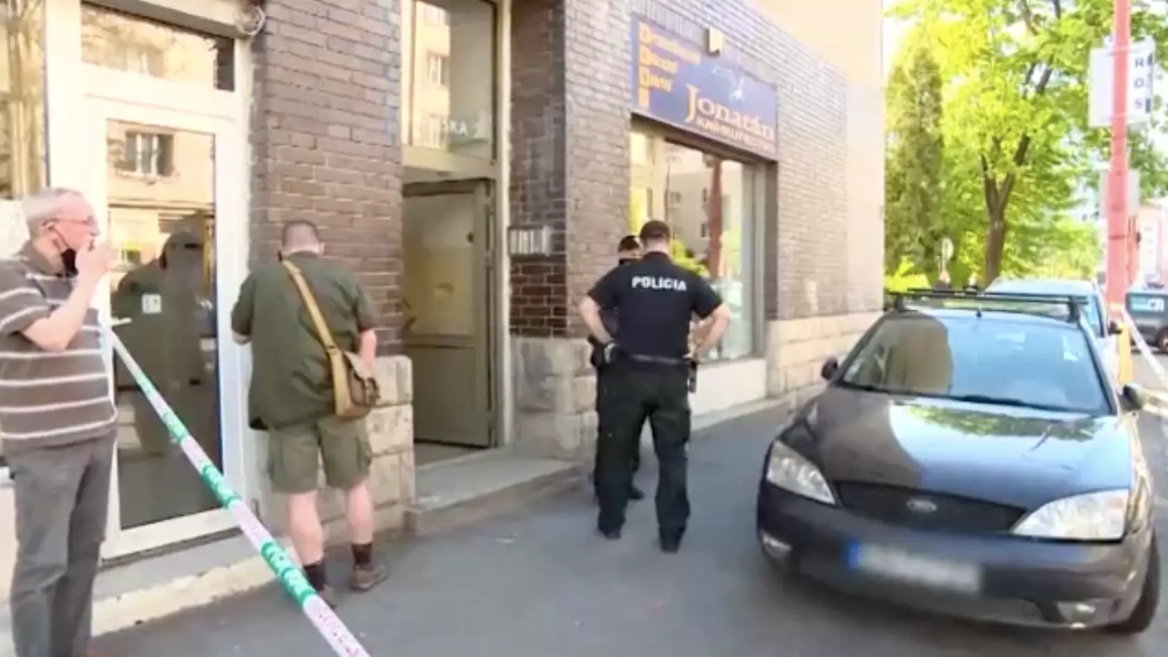 Matku s dieťaťom vyslobodzovali z výťahu hasiči.