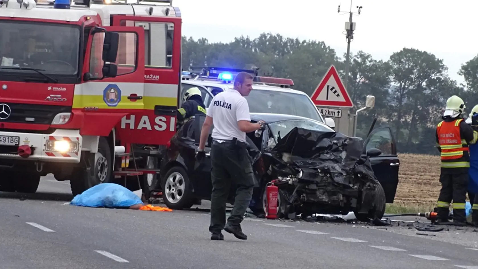 13. júl 2019: Pod Turnianskym hradom v okrese Košice-okolie mladý vodič Ján (20) nedal prednosť. Pri čelnej zrážke dvoch áut v plnej rýchlosti zomreli štyria ľudia - vinníkov otec Ján († 52) a sestra Melinda († 26). V druhom aute zahynuli Albert († 51) a Eva († 62).
