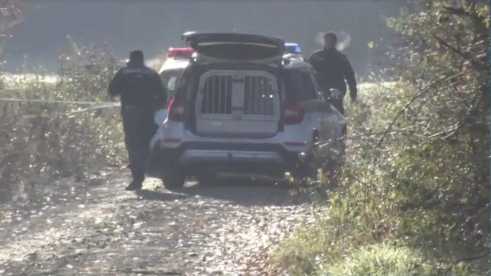 Polícia chytila útočníka iba 500 metrov od školy na neďalekom poli.