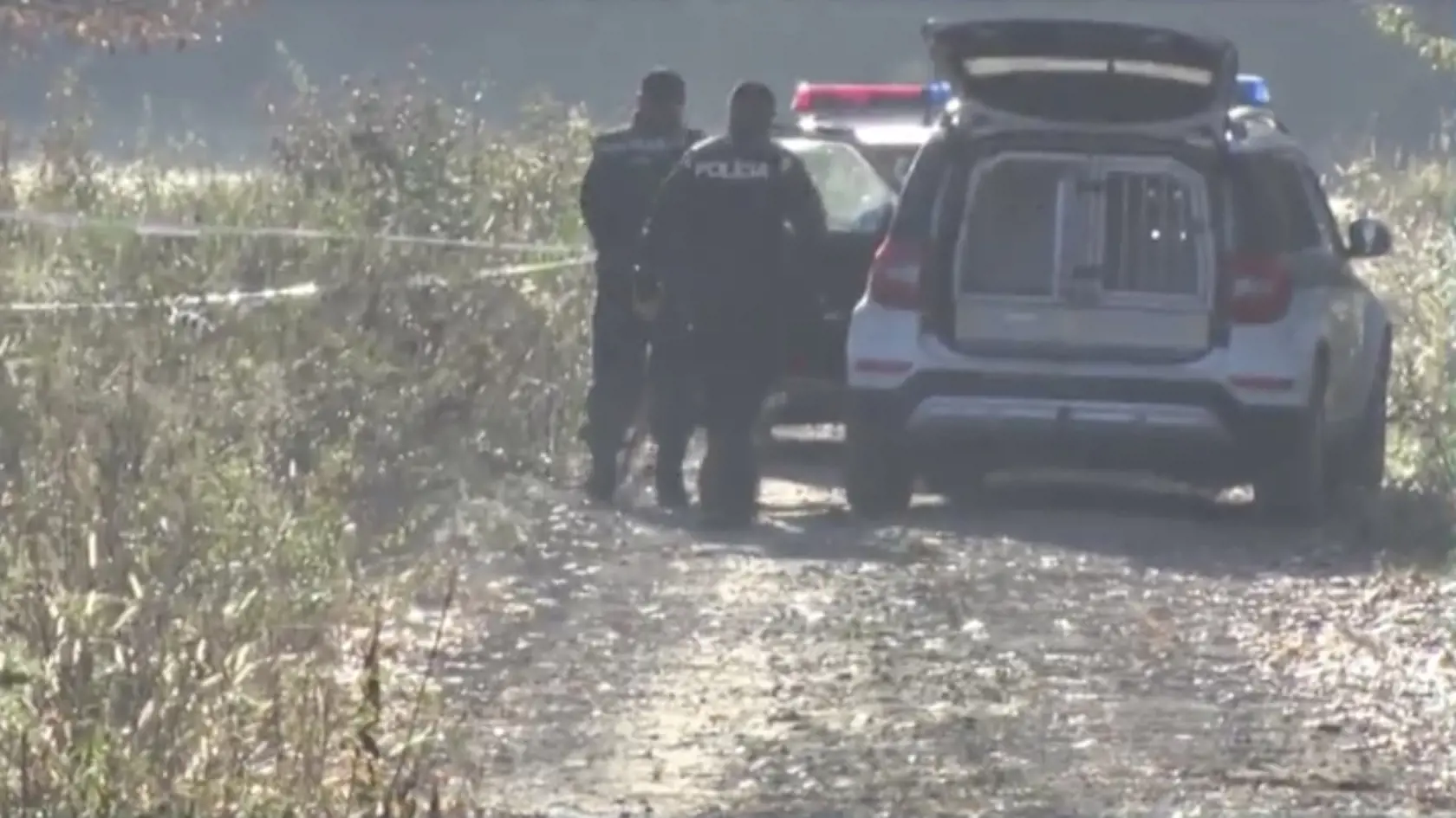 Polícia chytila útočníka iba 500 metrov od školy na neďalekom poli.