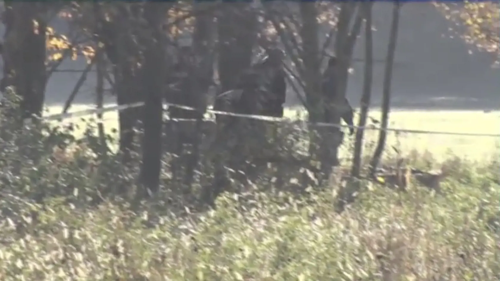 Polícia chytila útočníka iba 500 metrov od školy na neďalekom poli.
