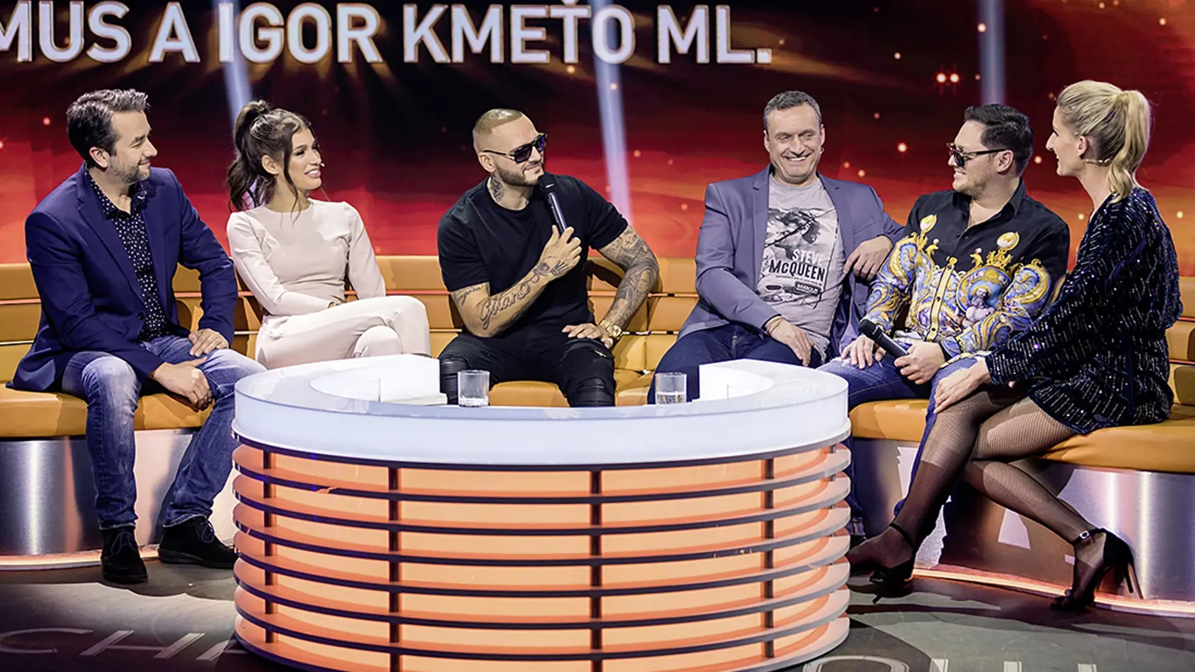V hosťovskom kresle sa vystriedali známe tváre, pozvanie prijal aj Rytmus.