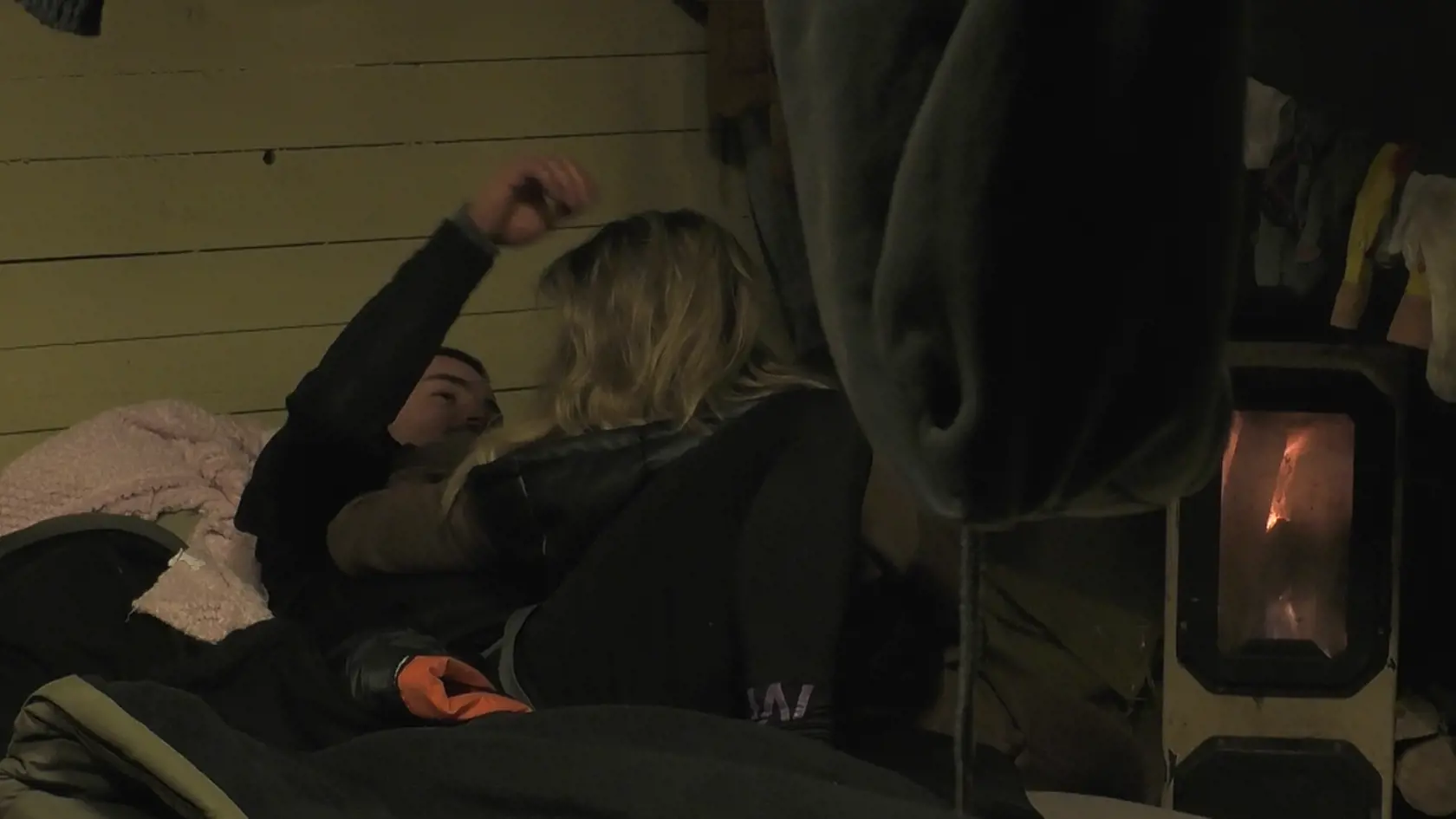 Šimon a Alex sa spolu jašili v posteli. Padli už aj slová "Ľúbim ťa".
