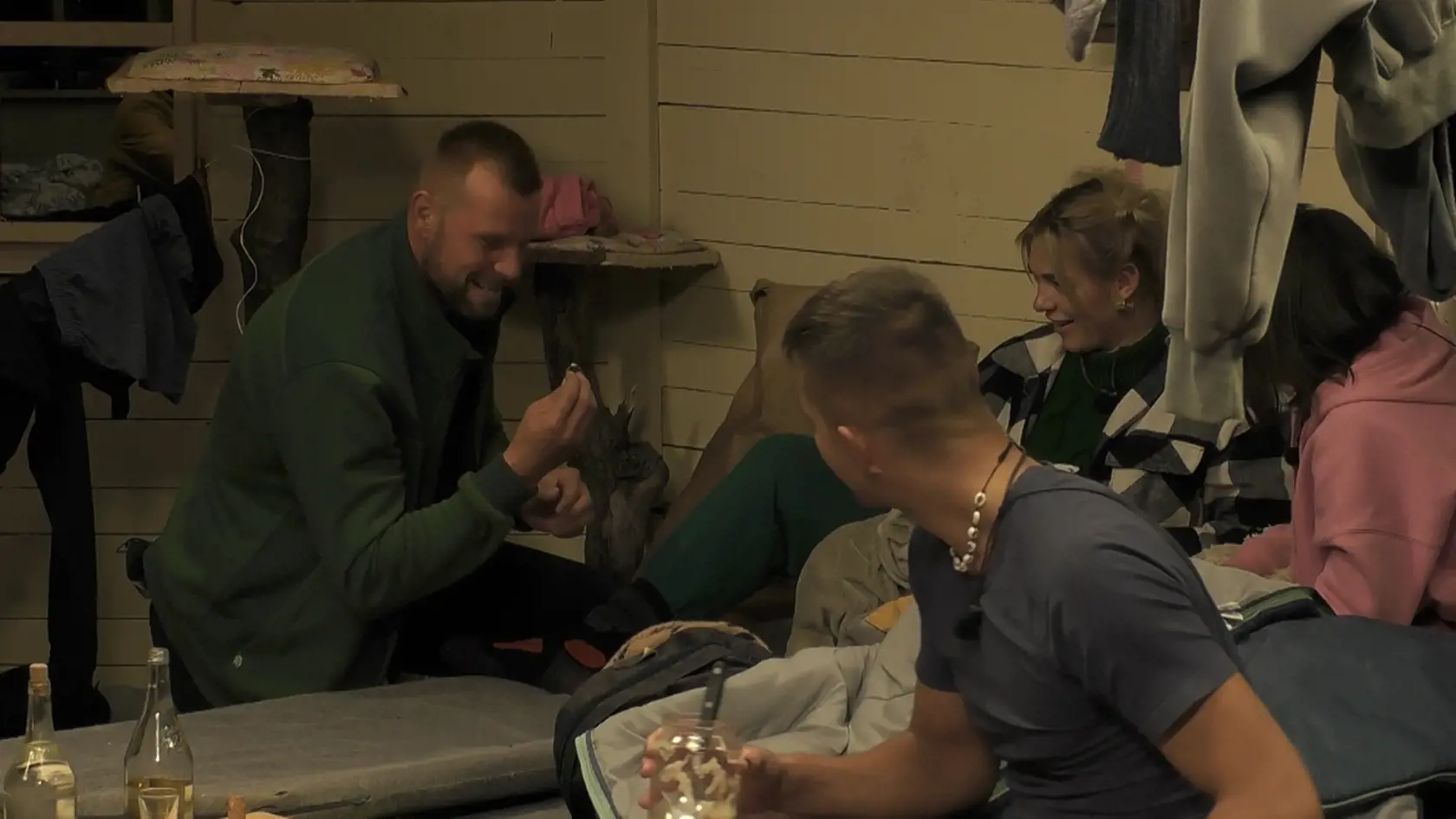 Na Farme už boli aj prvé "zásnuby". Michal našiel prsteň a pokľakol pred Dagmar.