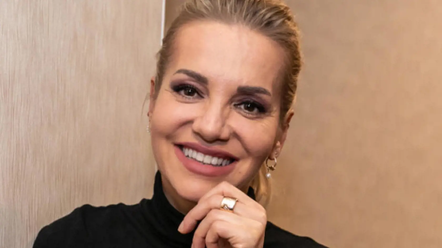 Dara Rolins (47)