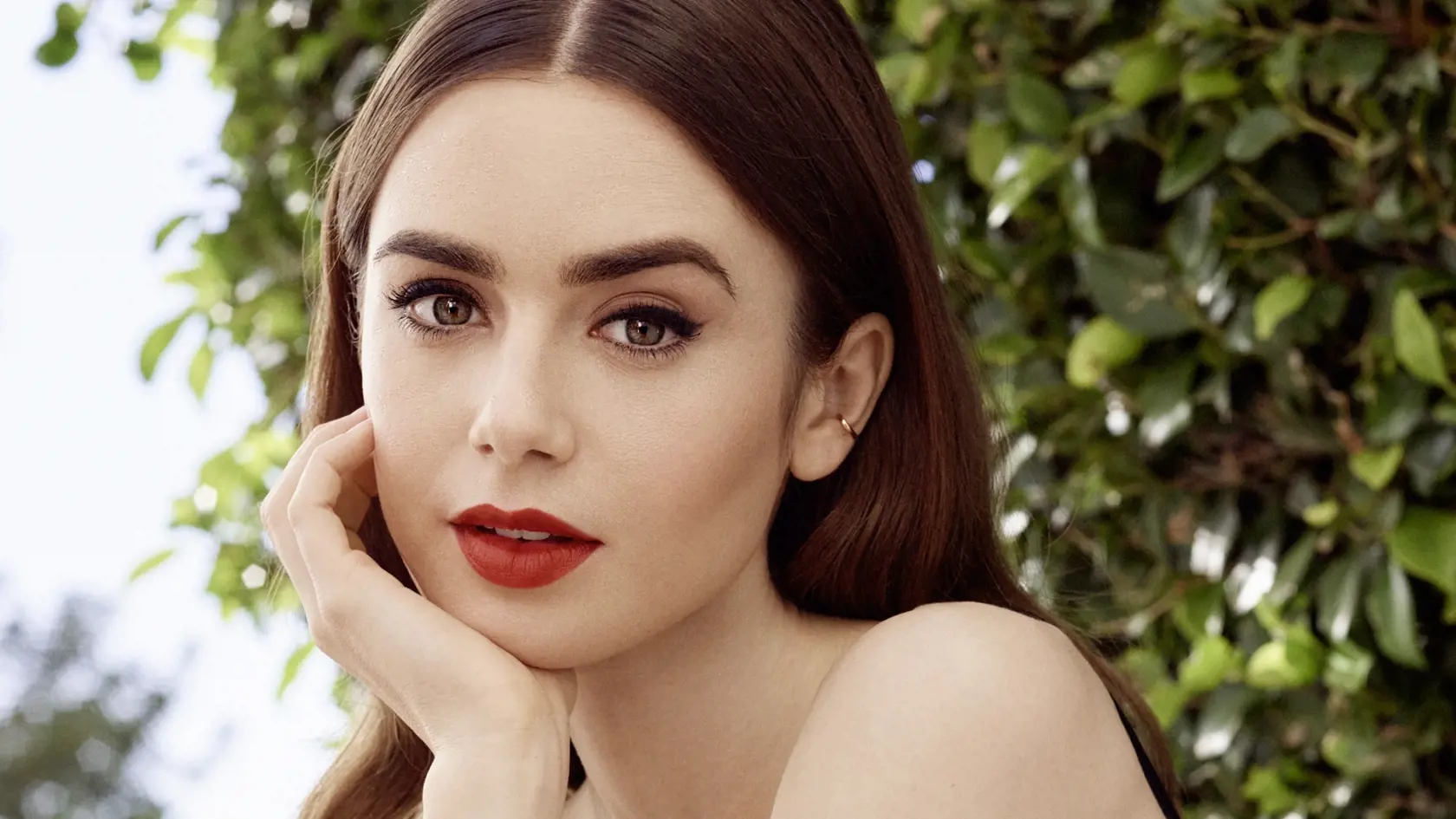 Herečka Lily Collins poskytla EMME exkluzívny rozhovor.