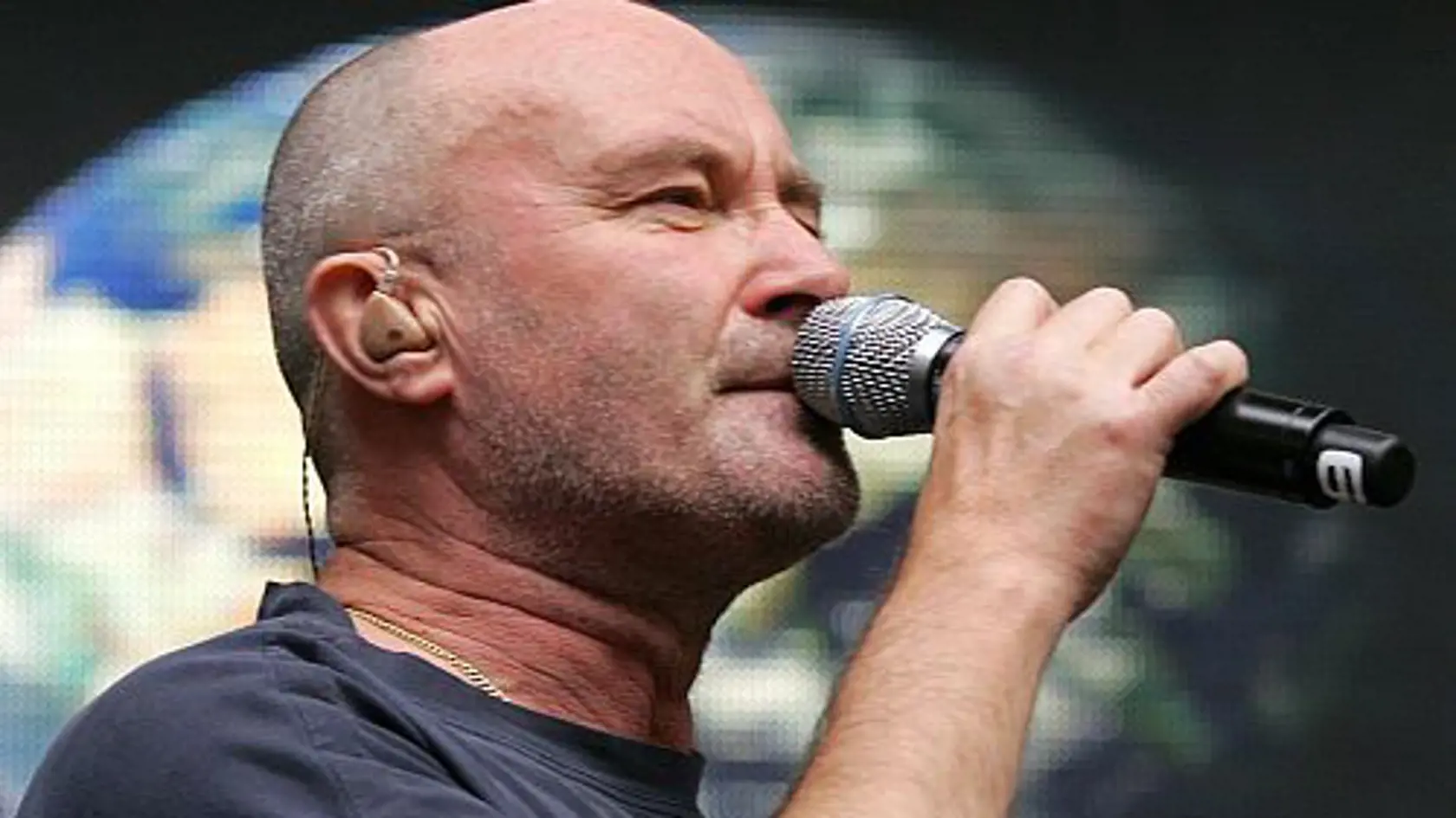 Spevák Phil Collins je herečkiným otcom.