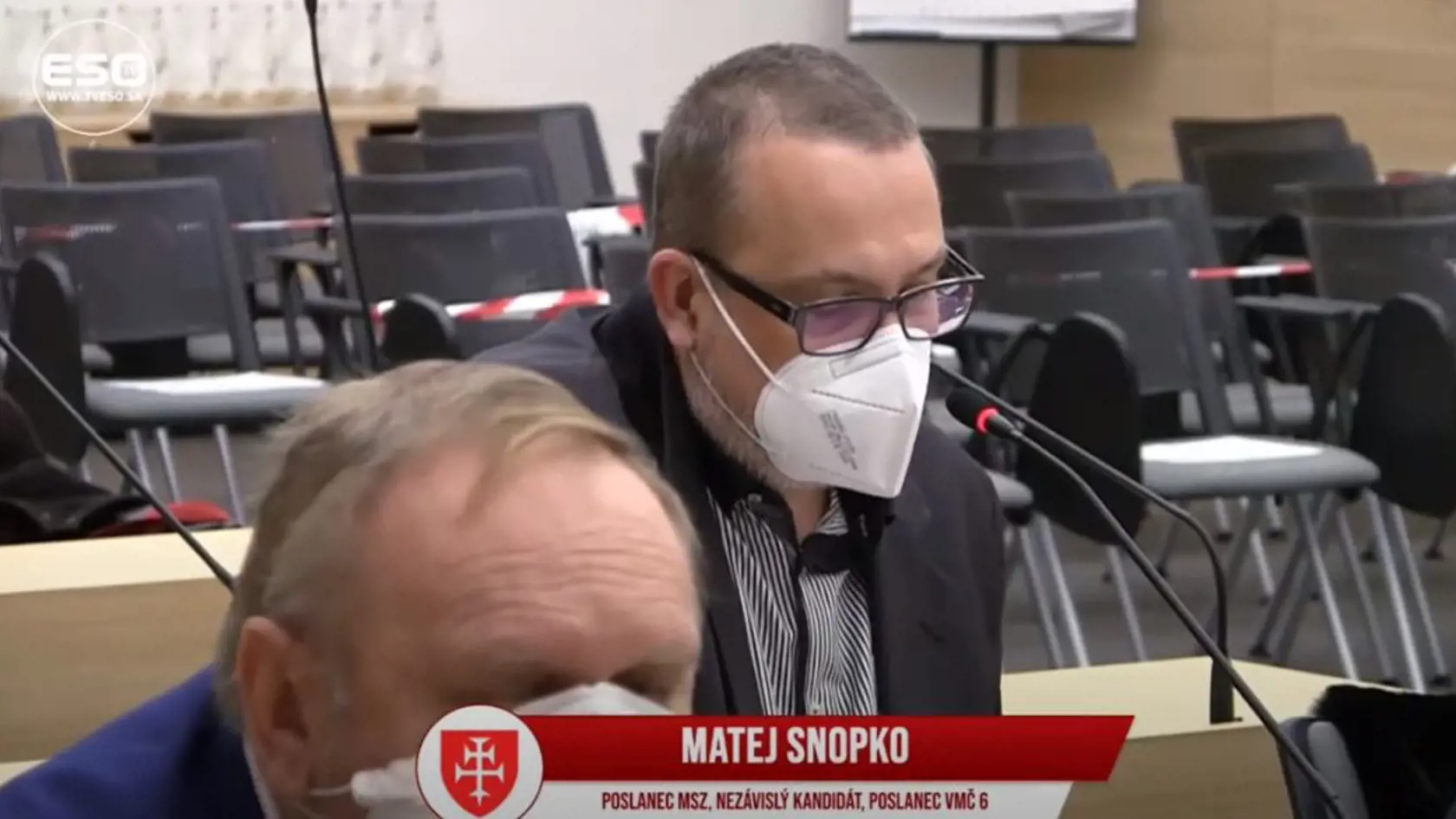 „Škoda predsa vznikla a bola vyčíslená súdnym znalcom údajne až na 80 000 eur. Následnú recykláciu, na ktorú sa obžalovaní odvolávajú podľa mojich informácií vykonali len po začatí vyšetrovania, navyše s odstupom niekoľkých mesiacov. Podľa môjho názoru to teda na trestnosti skutku nič nemení,“ vysvetľuje poslanec mesta Matej Snopko.