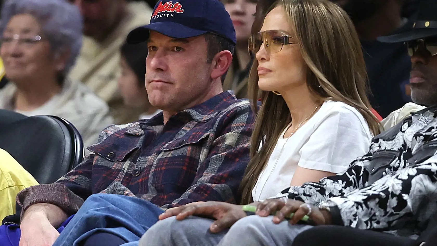 O kríze v manželstve Bena Afflecka a Jennifer Lopez sa už hovorí niekoľko týždňov. Najnovšie zábery hviezdneho herca rovnako neveštia nič dobré. Affleck pôsobí naozaj smutne a strhane.