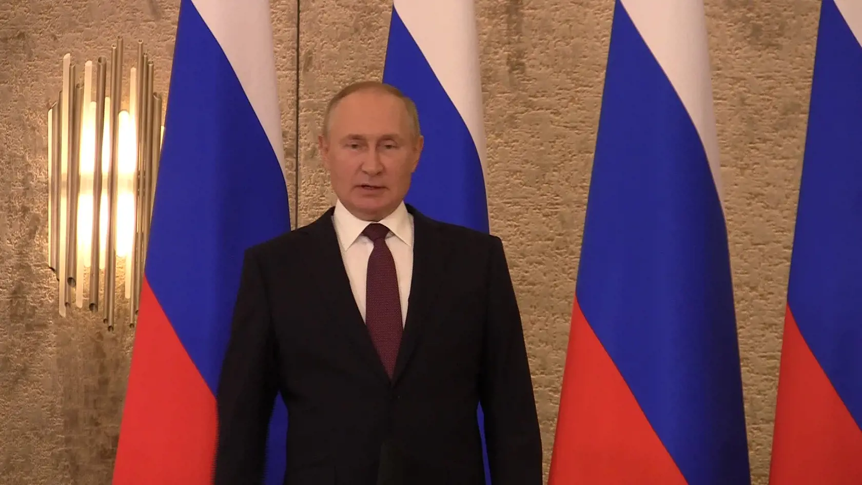 Putin vraj využíva viacerých dvojníkov. Prezradiť ho má jeho výška.