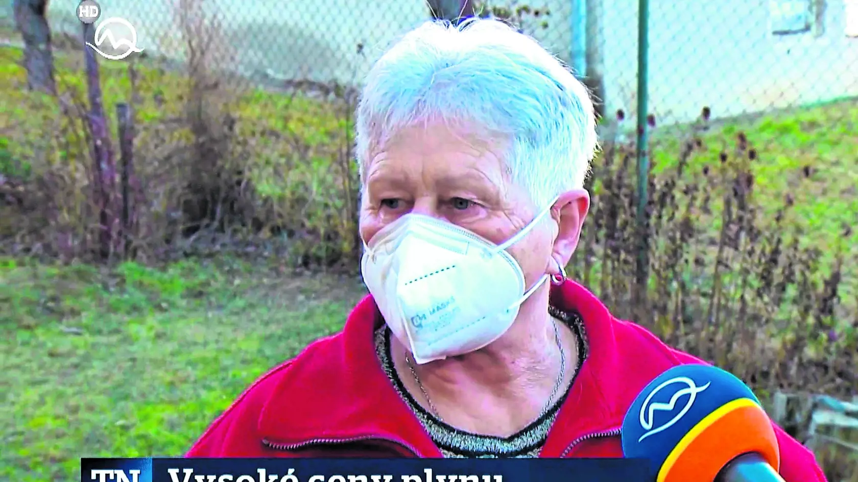 „Tak musíme len my voľajako kŕkať, ale vravím. Odpojiť a mrznúť a nech si to berú na zodpovednosť,“ uviedla v reportáži ďalšia dôchodkyňa, ktorej prudko stúpli ceny tepla.