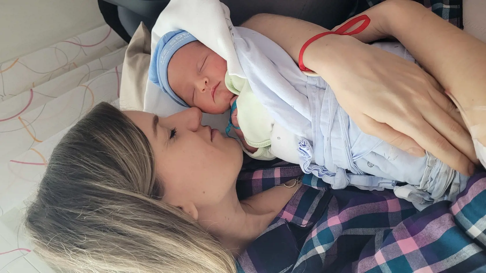 Chlapček sa síce narodil predčasne a mame dal poriadne zabrať, ale napokon to obaja zvládli.