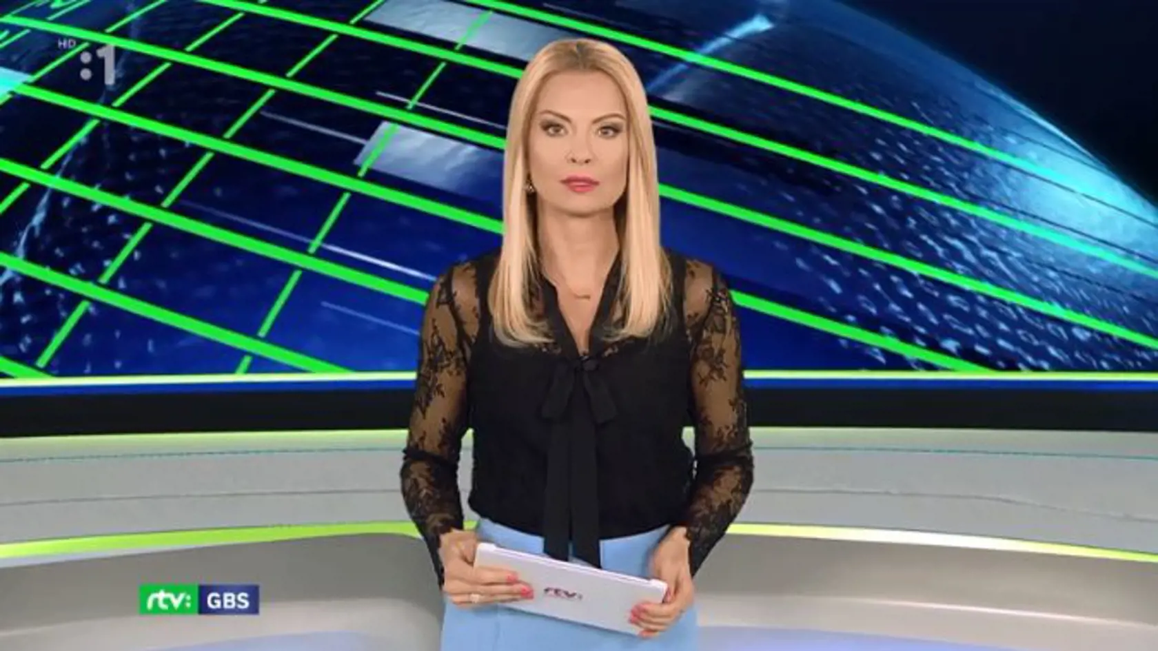 Marianna Ďurianová (40) patrila medzi hviezdy Markízy, odkiaľ sa divákom prihovárala ako moderátorka Televíznych novín. Po 13 rokoch sa však v roku 2014 rozhodla svojho chlebodarcu opustiť. Prestúpila do konkurenčnej JOJ–ky. Borovský totiž Marianne ponúkol prácu v čase, keď bola ešte na materskej a v Markíze brávala v Televíznych novinách iba víkendy. Nalákal ju na vlastnú reláciu, v ktorej bude pánom svojho času, s možnosťou prezentovať sa v inom svetle. Dal jej možnosť volať si do štúdia hostí, ktorí súvisia s témou a, samozrejme, za rozprávkový plat. Z veľkého nástupu, ktorý sa mal konať na Kolibe v apríli 2014, nakoniec zišlo. Za všetko mohla zmena na poste šéfa televízie JOJ. Františka Borovského totiž v tom čase v riaditeľskom kresle vystriedal Marcel Grega. Marianna tak zostala bez práce a zo všetkého bola veľmi znechutená. Na JOJ-ku tak mala ťažké srdce ešte poriadne dlho.