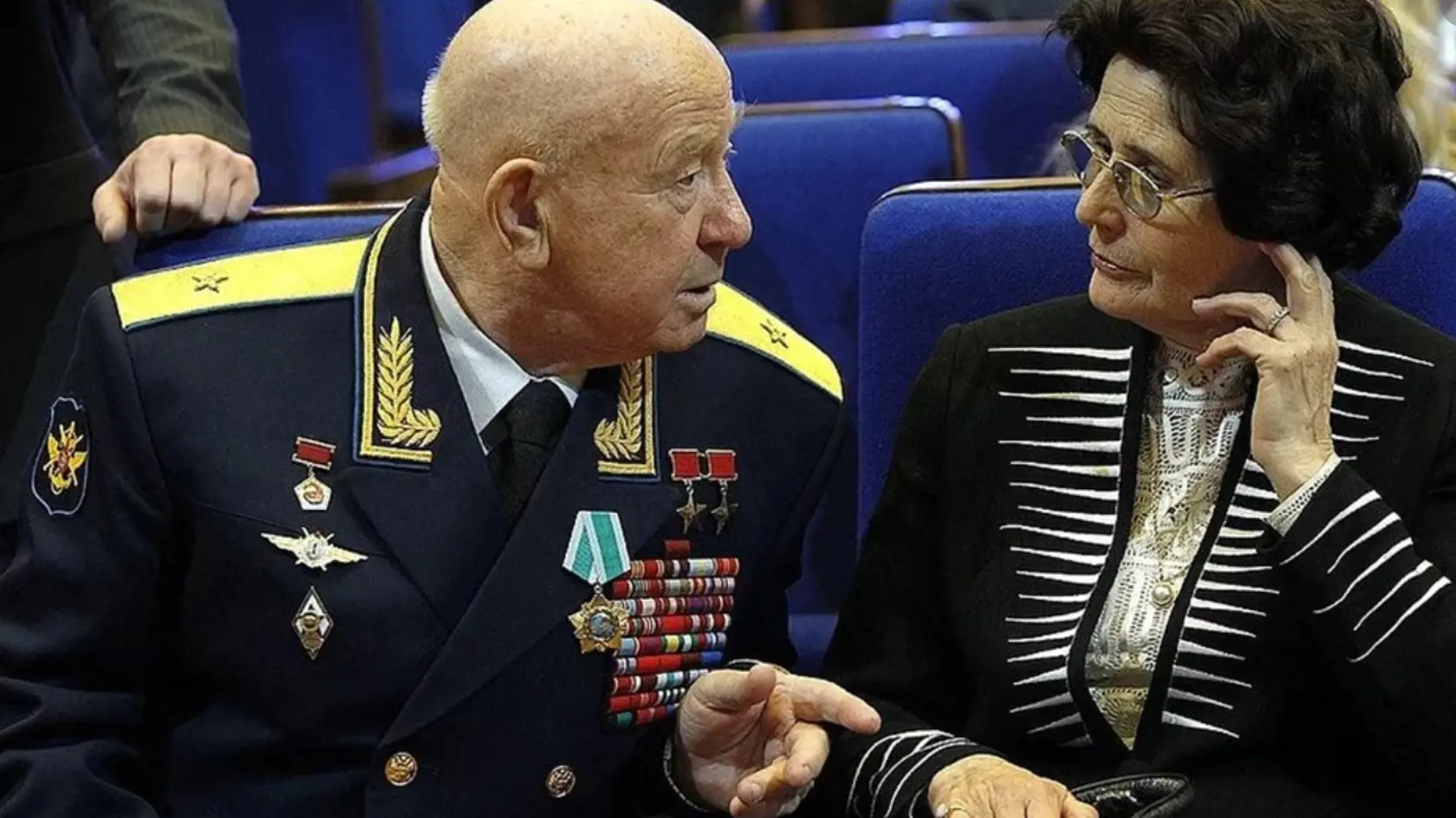 Valentína ako vdova v staršom veku s kozmonautom Leonovom.