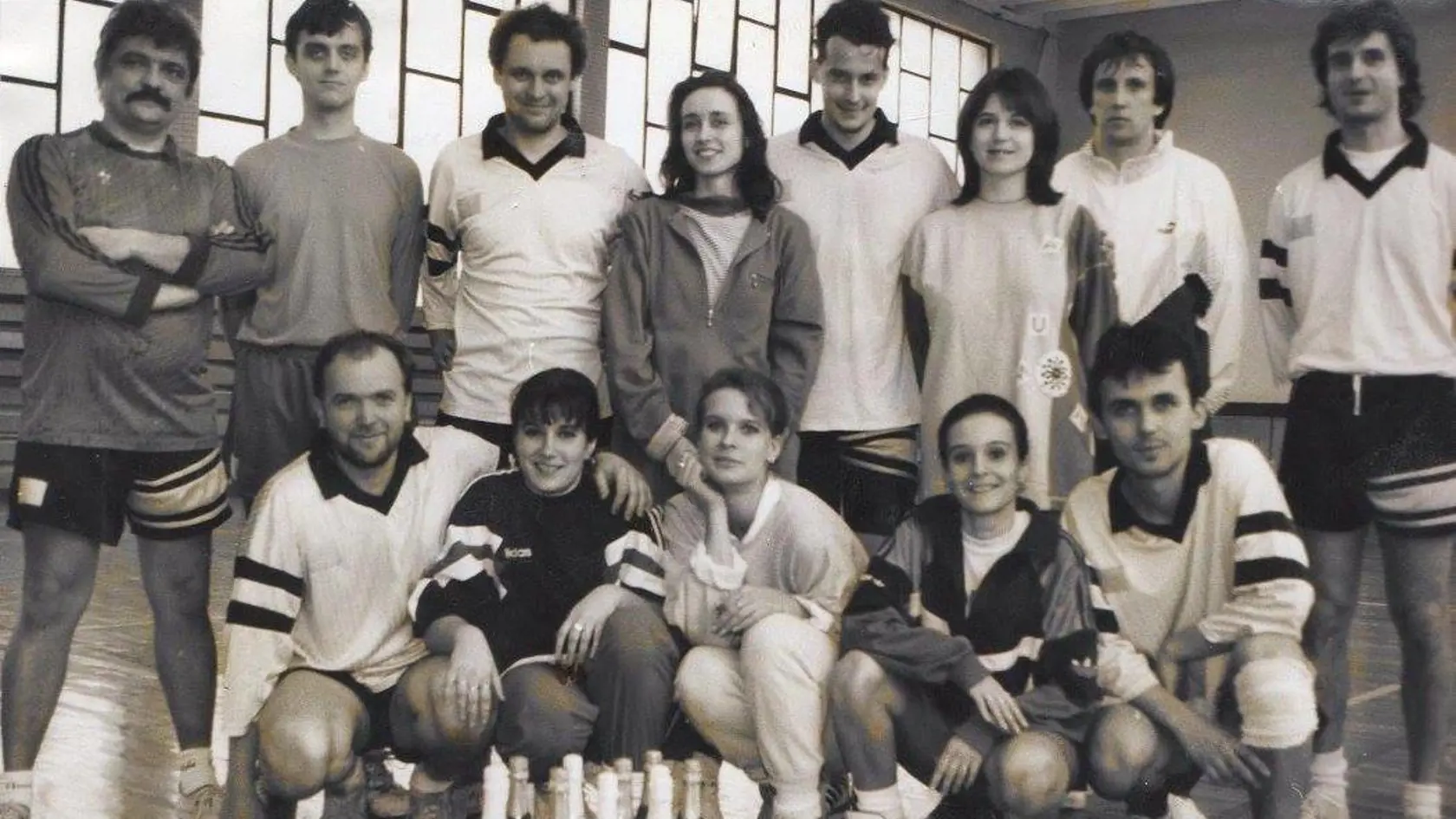 Novinár Roman Slušný v 90.rokoch - horný rad, piaty zľava. 
Slušný písal okrem Bratislavských novín aj pre týždenník Život alebo Slovenka.