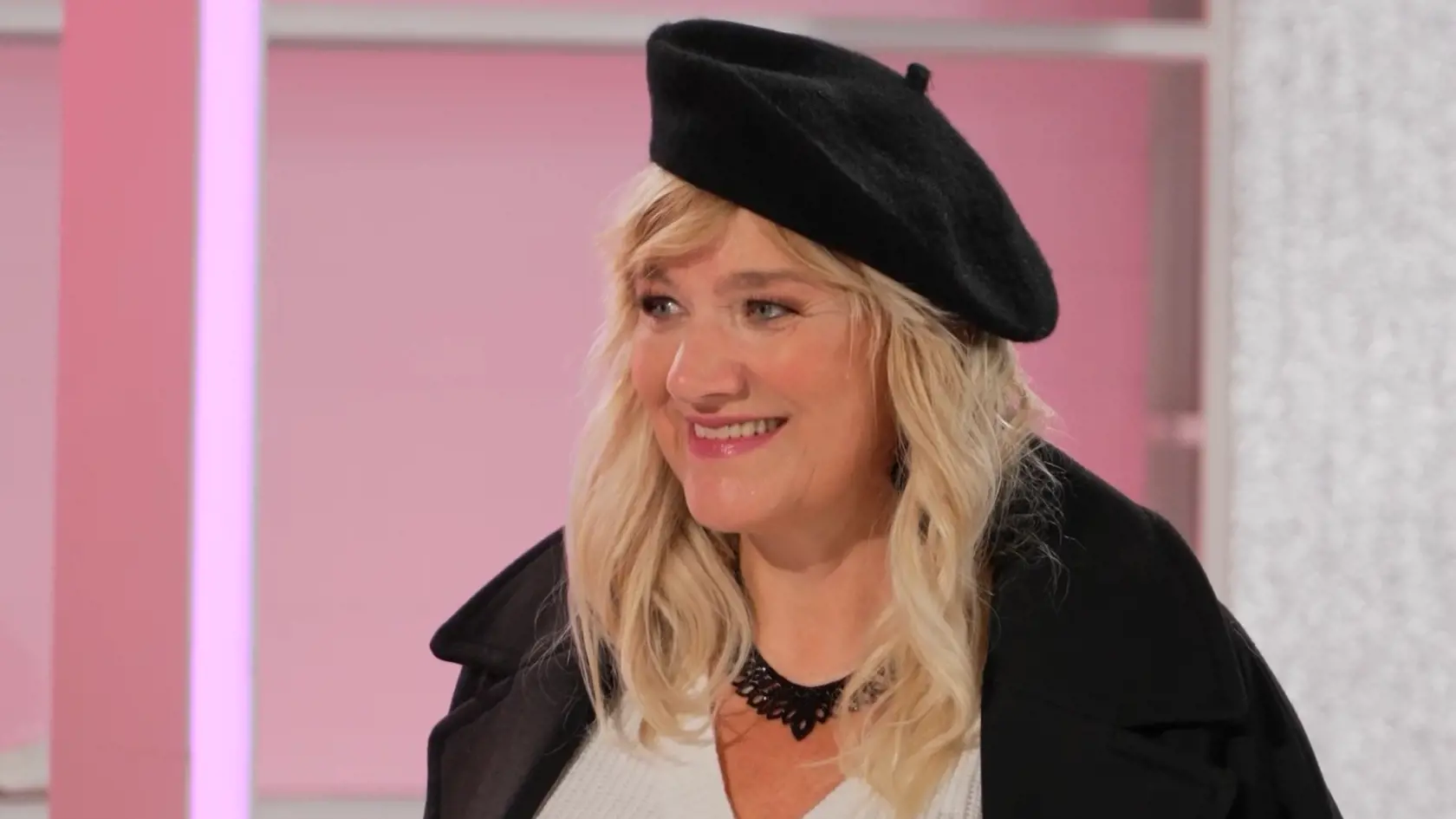 Eva svojím výsledným outfitom šokovala súperky, ale aj porotu. Takúto eleganciu od nej rozhodne nečakali.