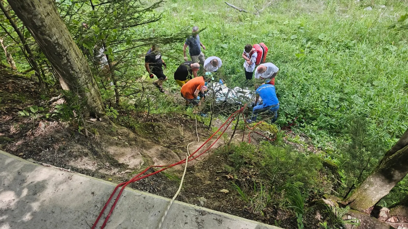 44-ročný vozičkár sa zranil po páde na cyklotrase pri Prielome Dunajca.