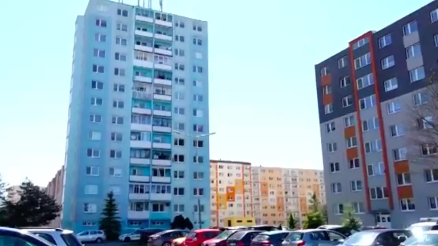 Susedia mladého muža z paneláku na Moyzesovej ulici v Poprade zostali šokovaní.