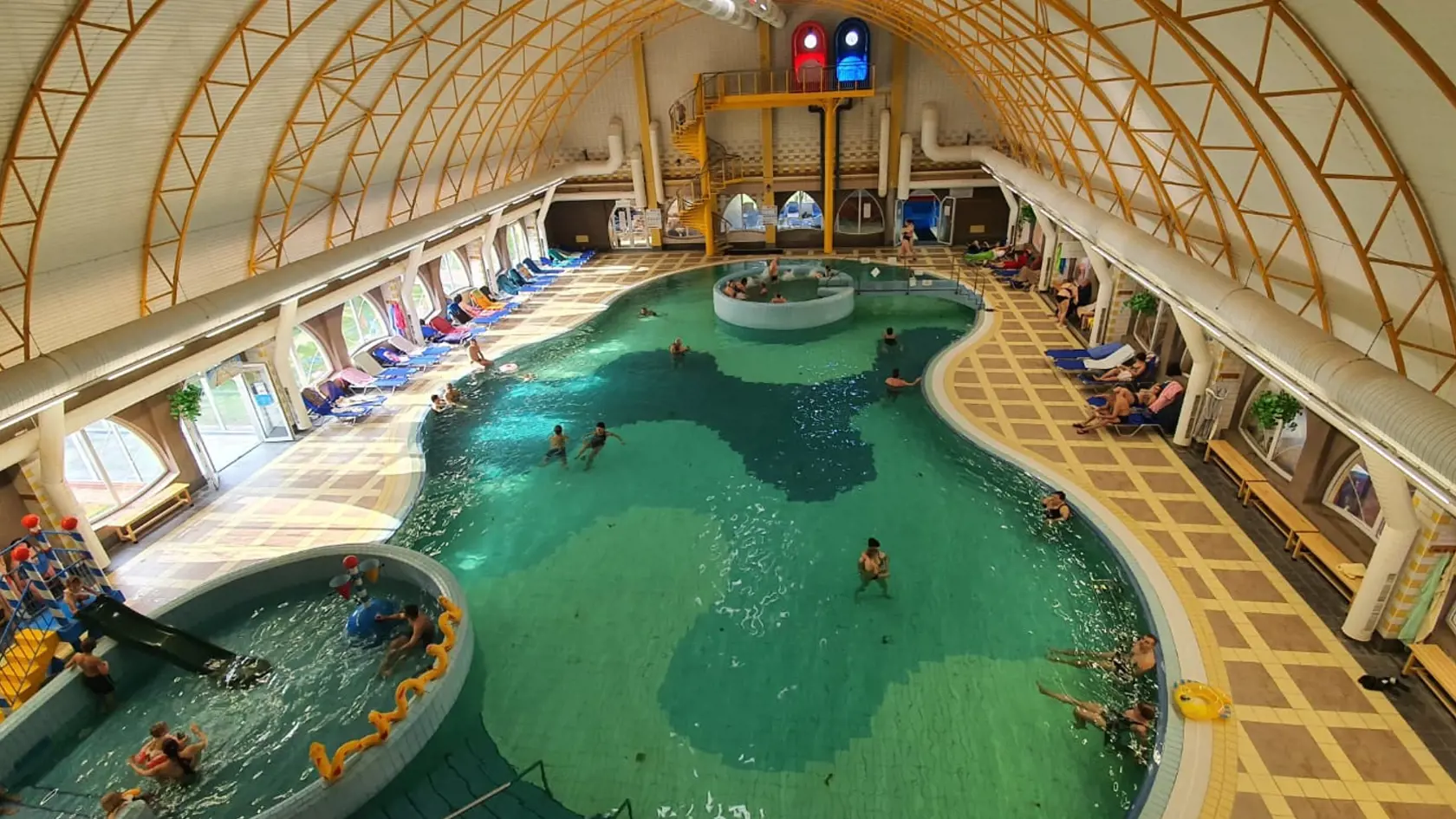 Ďalším turisticky zaujímavým miestom na južnom Slovensku je termálne kúpalisko Veľký Meder!