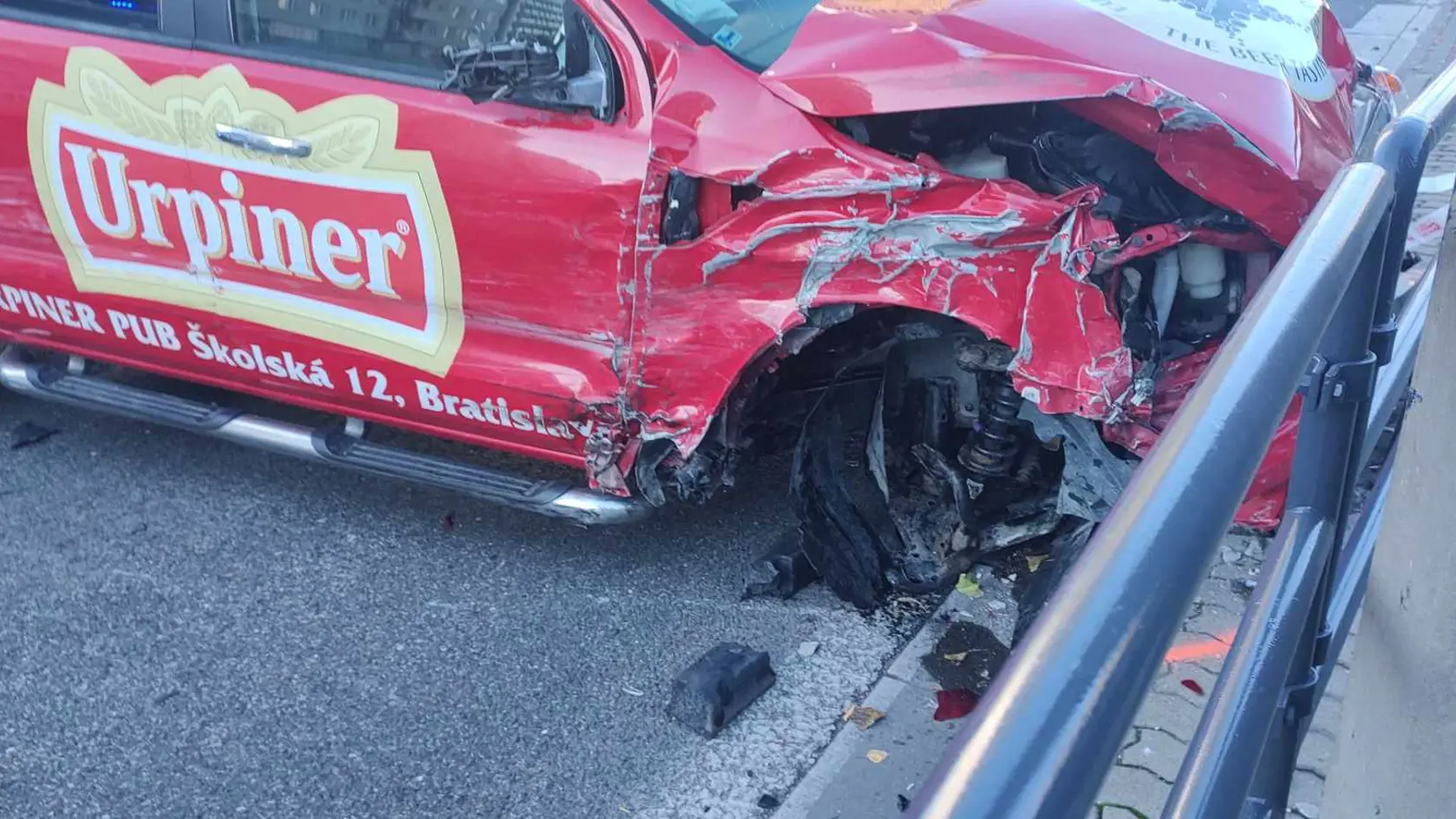 Na snímke následky jazdy opitého vodiča  na Košickej ulici v Bratislave 12. novembra 2023.