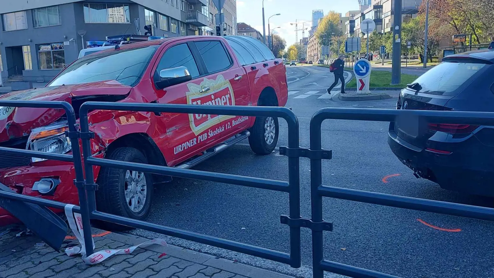 Na snímke následky jazdy opitého vodiča  na Košickej ulici v Bratislave 12. novembra 2023.