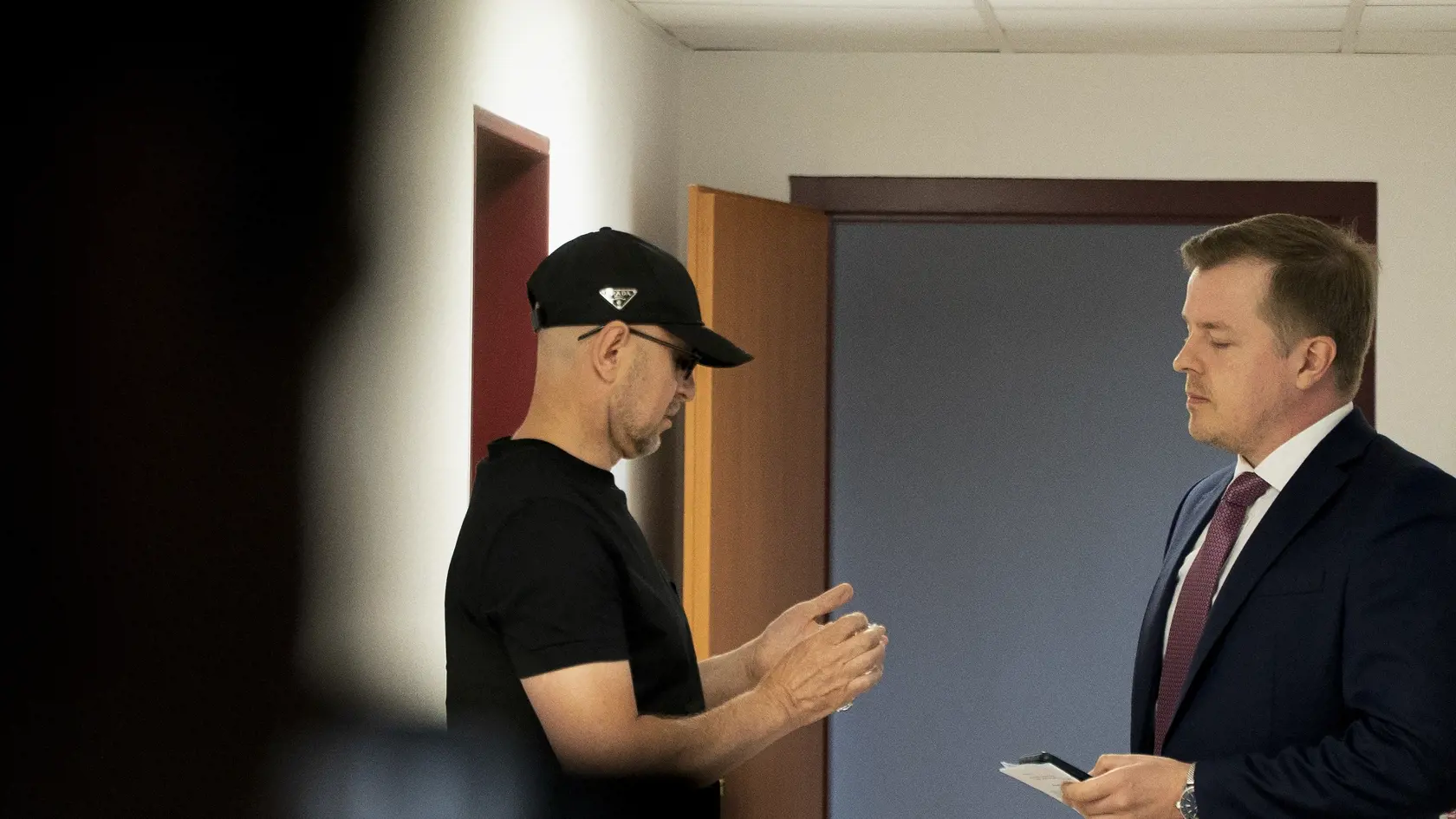 Zoroslav Kollár na Špecializovanom trestnom súde spolu so svojím advokátom.