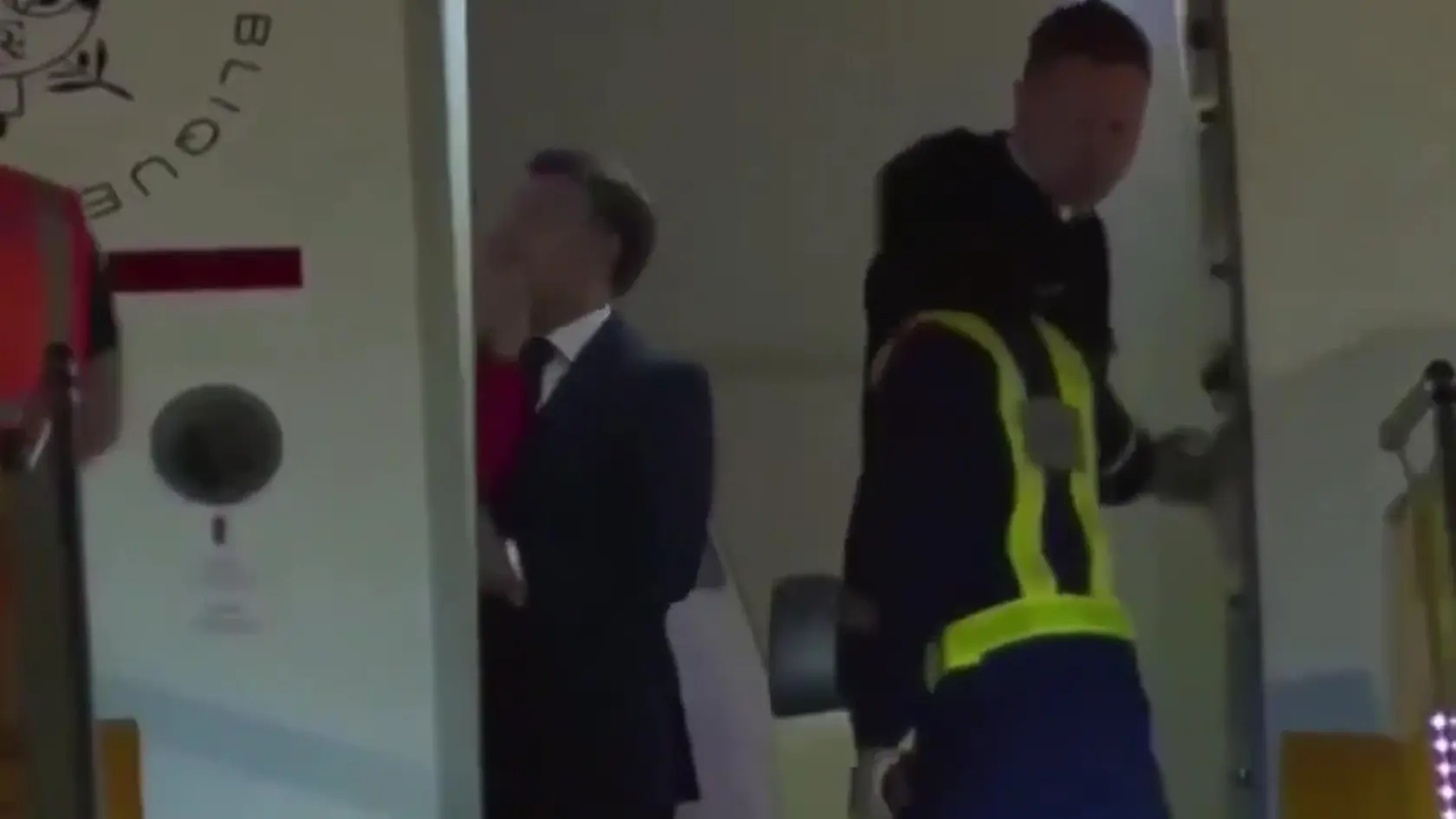 Zábery, ktoré nemal nikto vidieť! Brigitte sa neovládla: Týra Macrona? Vyzeralo to, akoby od nej dostal výchovnú.