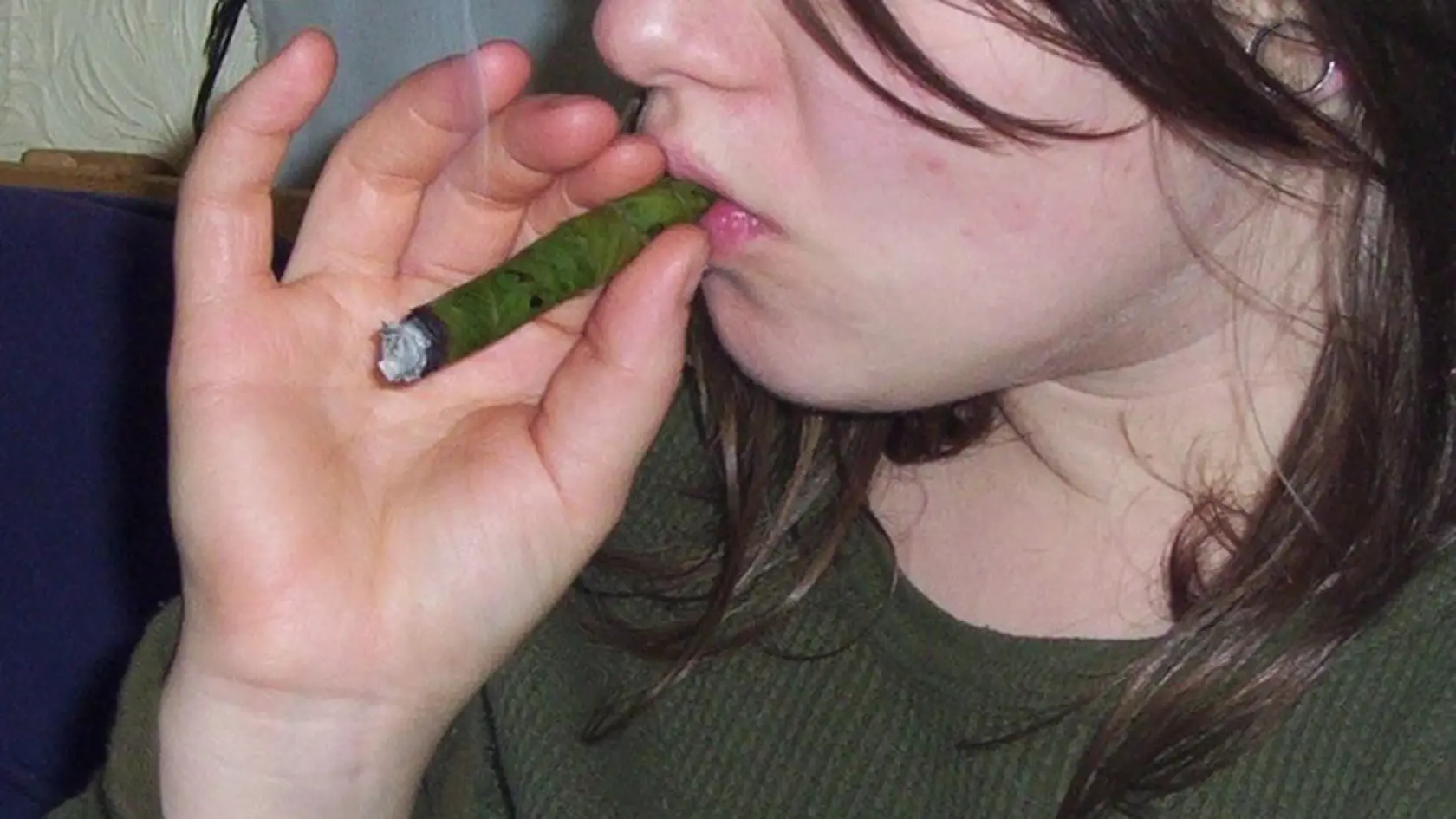 Marihuana spôsobuje manické stavy, nechutenstvo a nespavosť.