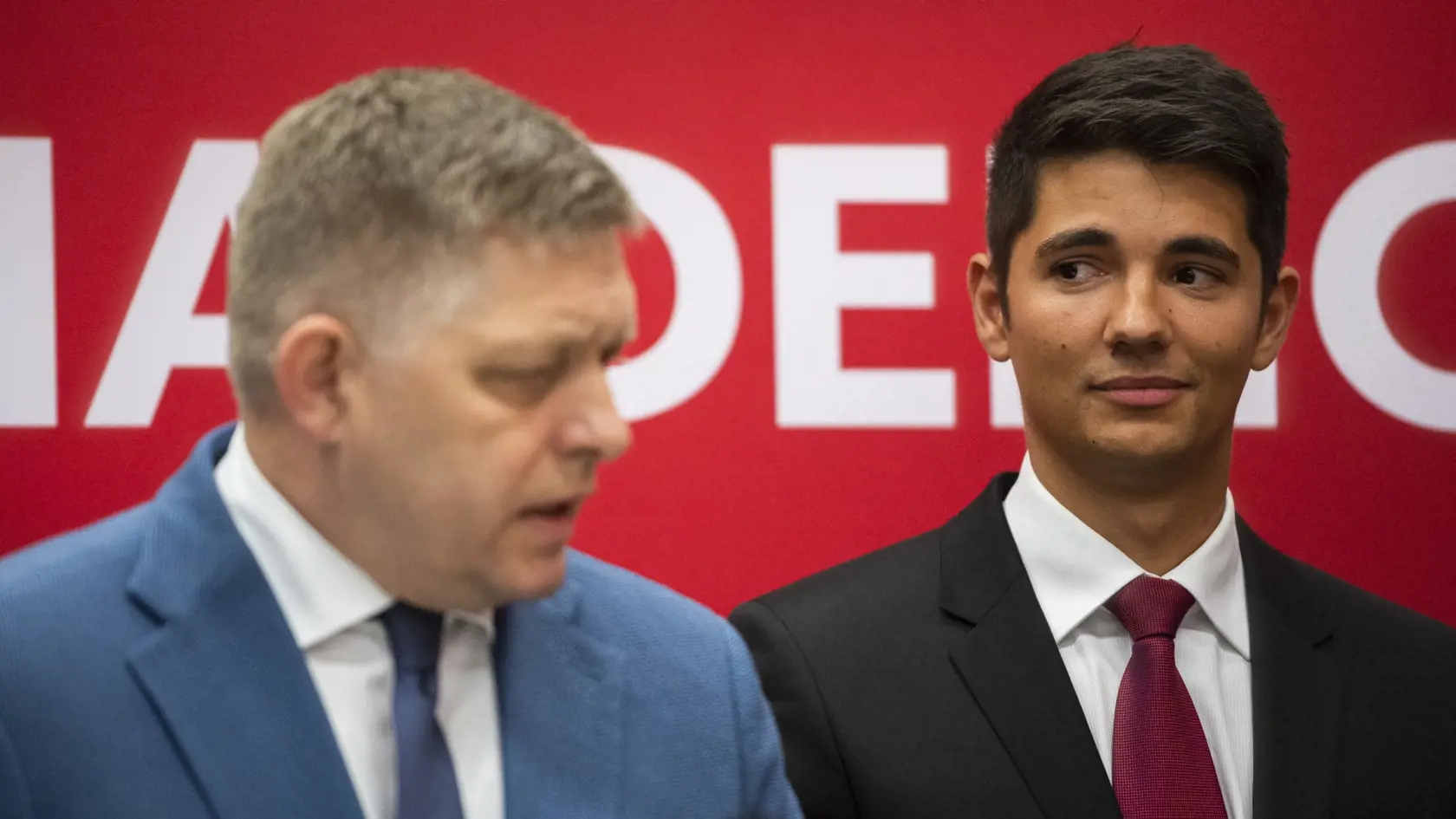 18. júla 2020: Zľava staronový predseda SMERu Robert Fico a nový podpredseda SMERu Erik Kaliňák počas tlačovej konferencie po pracovnom sneme strany Smer – sociálna demokracia v Bratislave.