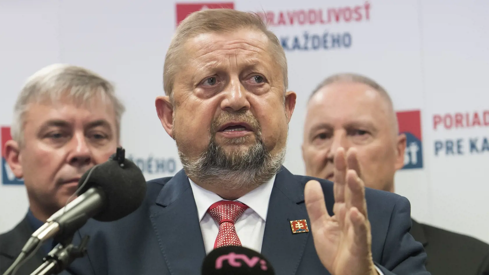 Na snímke volebný líder strany Vlasť Štefan Harabin počas tlačovej konferencie na ktorej predstavil kandidačnú listinu strany v parlamentných voľbách 2020 v Bratislave 28. novembra 2019. FOTO TASR - Martin Baumann