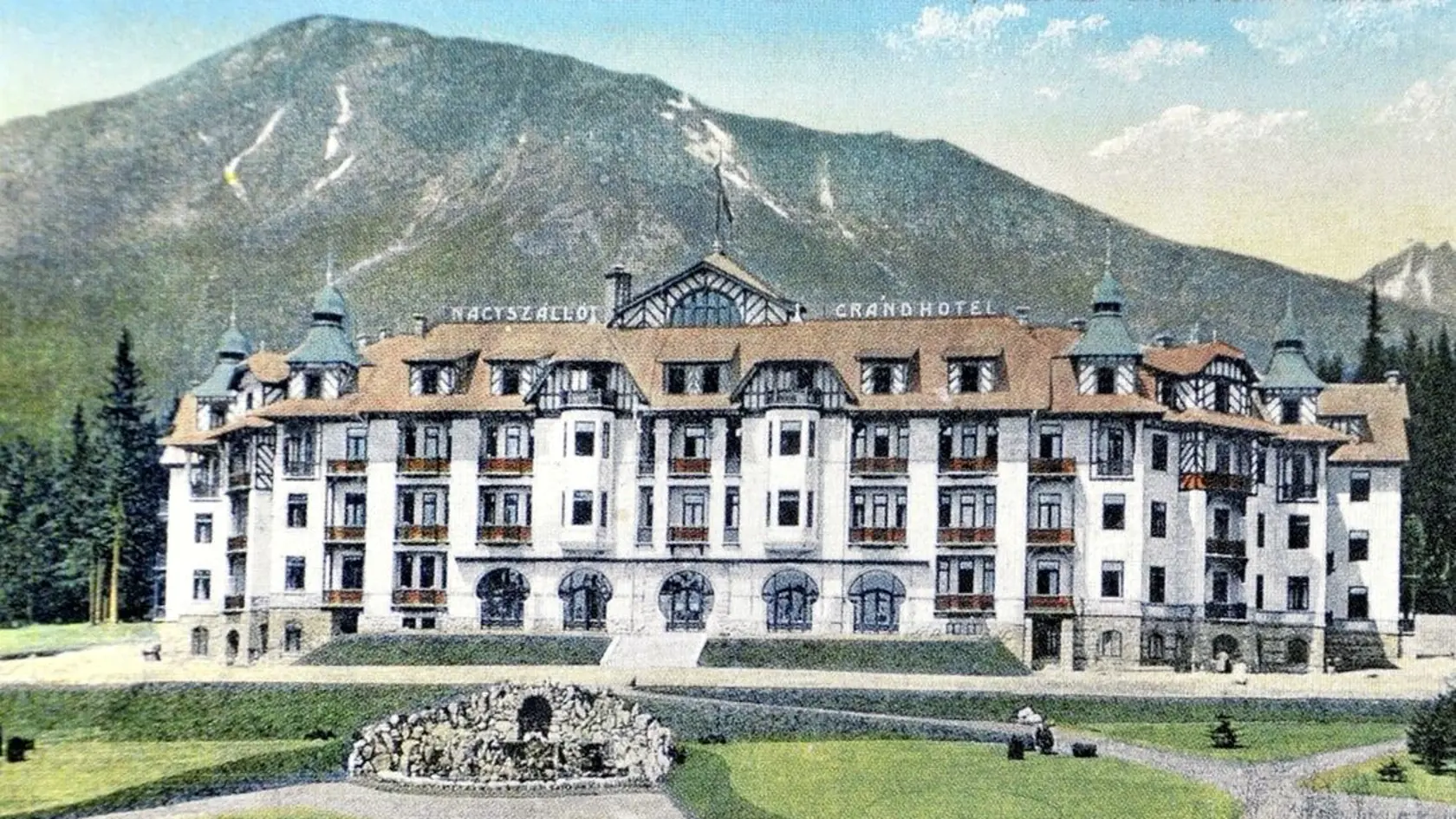 Starosmokovecký Grandhotel na dobovej pohľadnici z roku 1905.