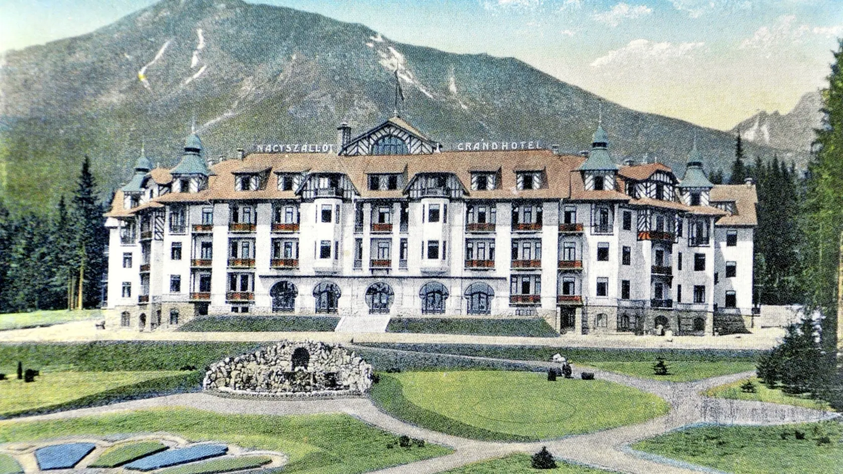 Hotel, v pozadí ktorého vystupuje nádherná horská panoráma patrí medzi špičkové zariadenia svojho druhu nielen u nás.