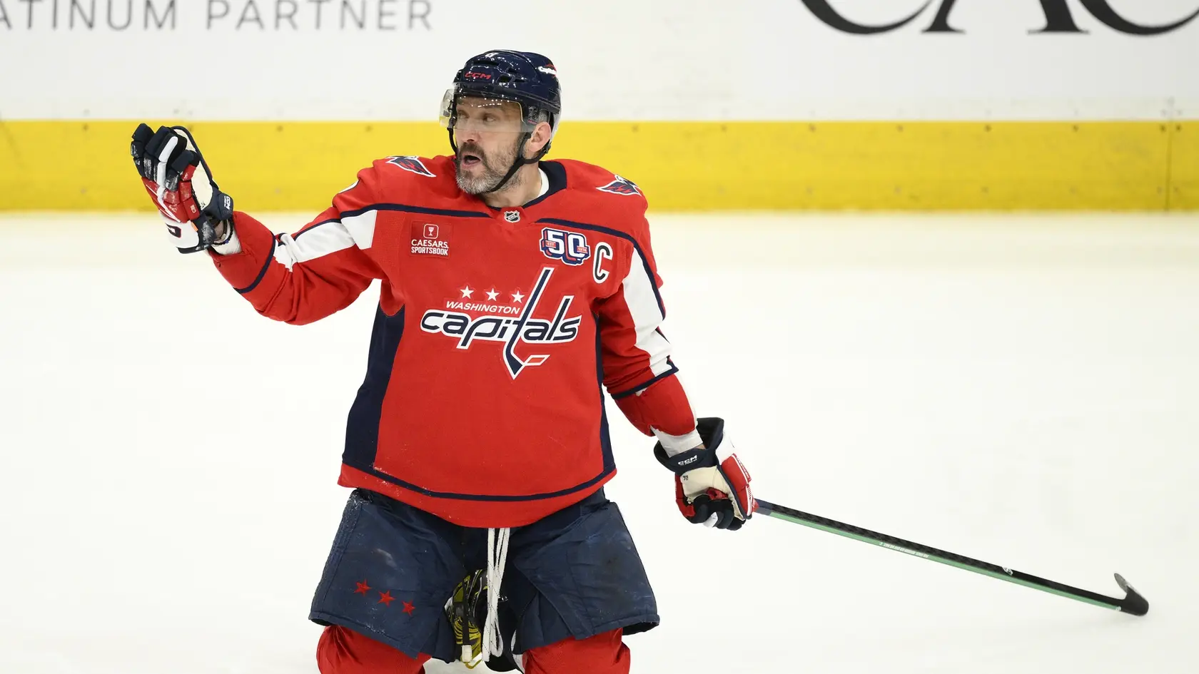 Kapitán Washingtonu Alex Ovečkin dostal od NHL zákaz.